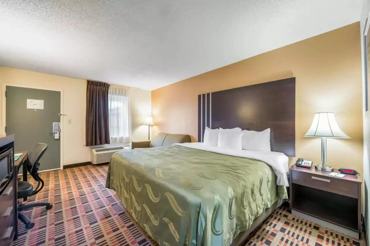 King Room - Accessible/Non-Smoking in Quality Inn Downtown