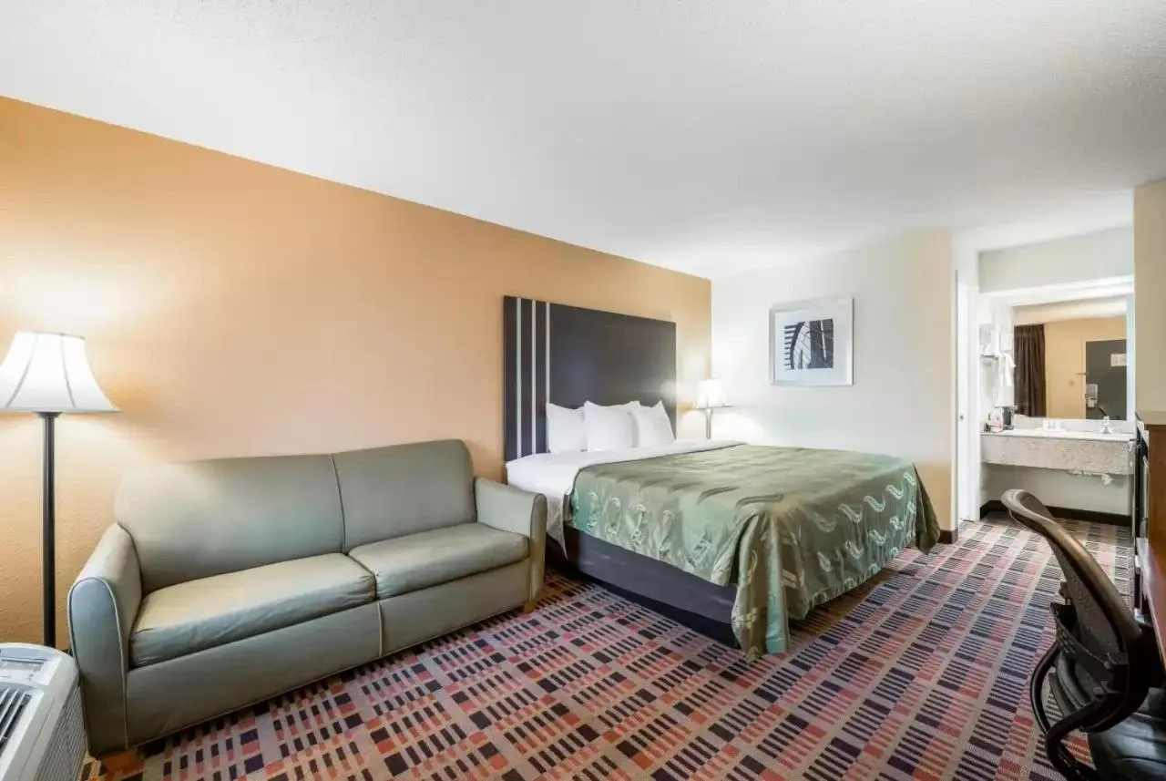 King Room - Smoking  in Quality Inn Downtown