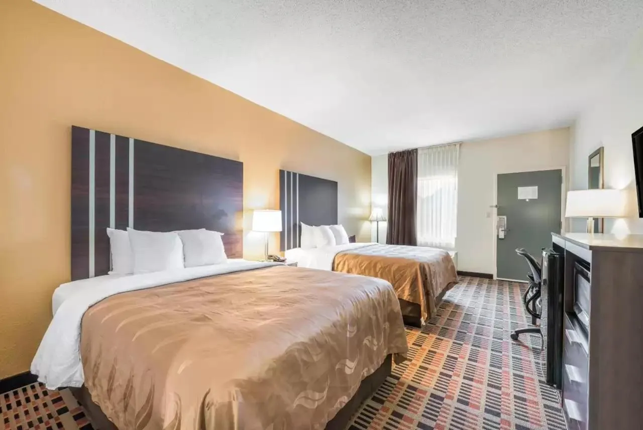 Queen Room with Two Queen Beds - Non-Smoking in Quality Inn Downtown