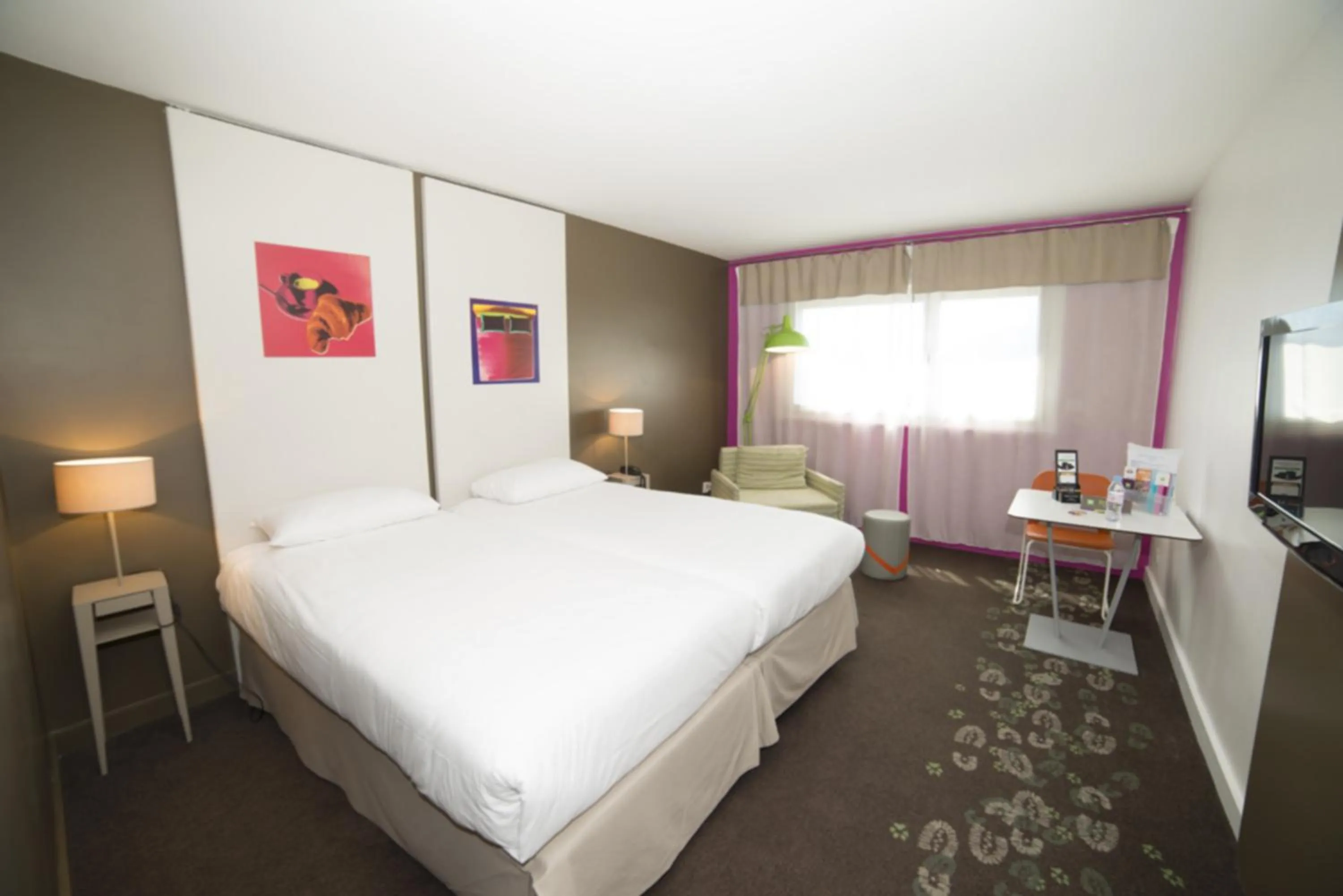 Standard Twin Room with Sofa in Ibis Styles Annemasse Genève