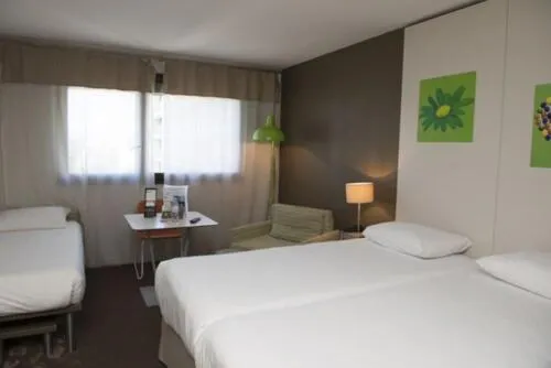 Standard Room With Three Single Beds in Ibis Styles Annemasse Genève