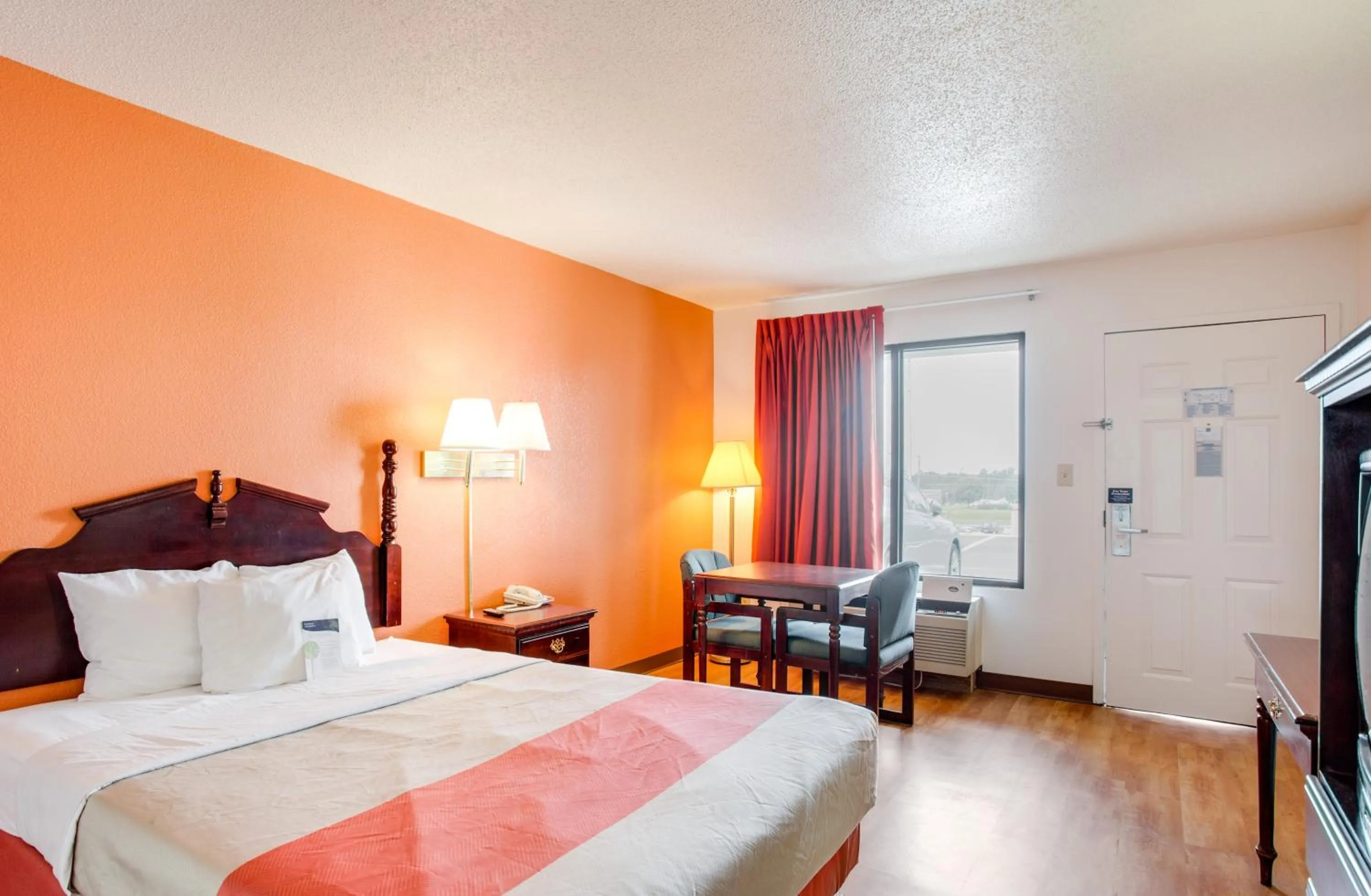 King Room - Non-Smoking in Motel 6-White House, TN