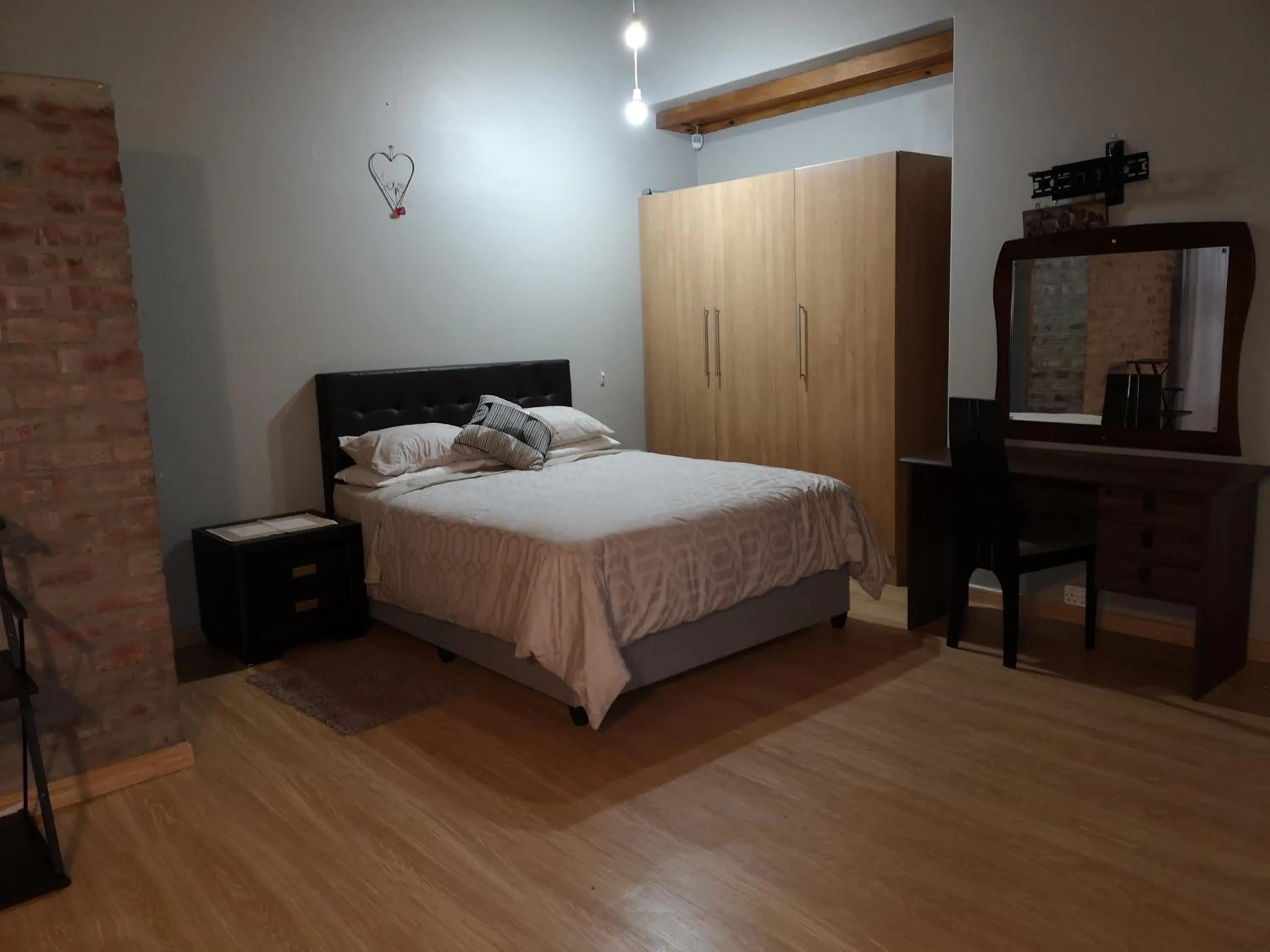 Queen Suite with Pool View in TwinnPalms Accommodation