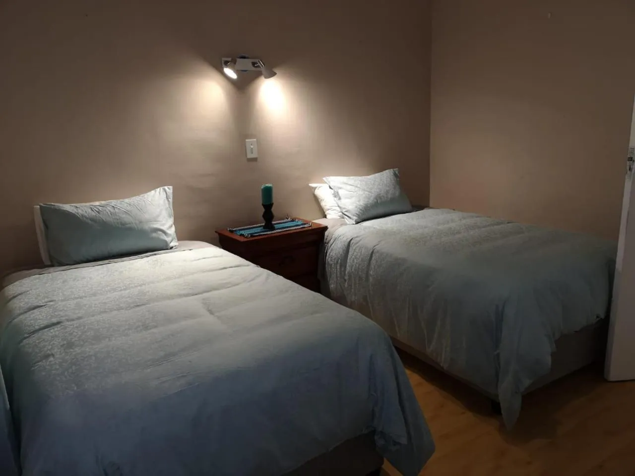 Standard Twin Room with Shared Bathroom in TwinnPalms Accommodation