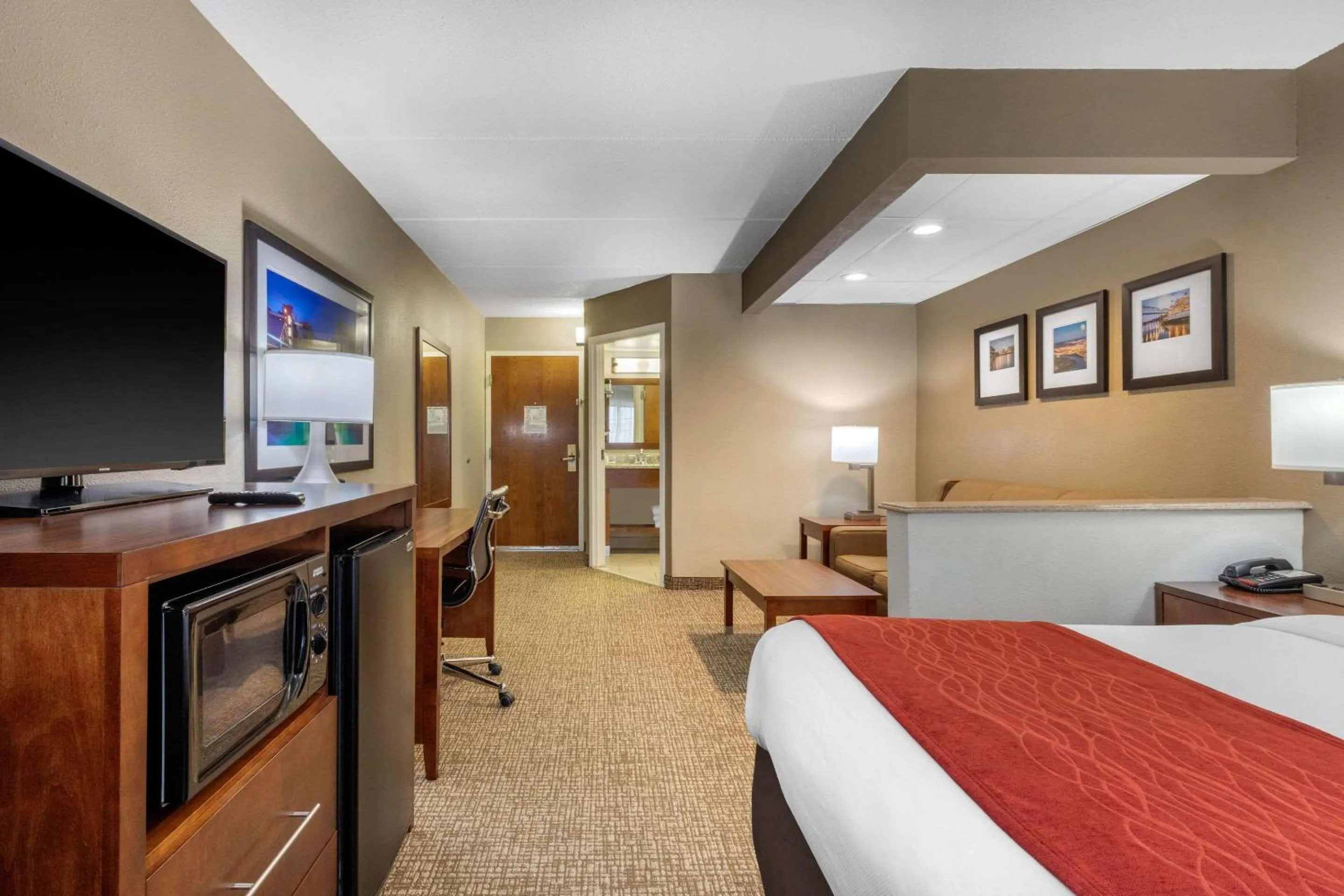 King Suite - Non-Smoking in Comfort Inn & Suites Hamilton Place