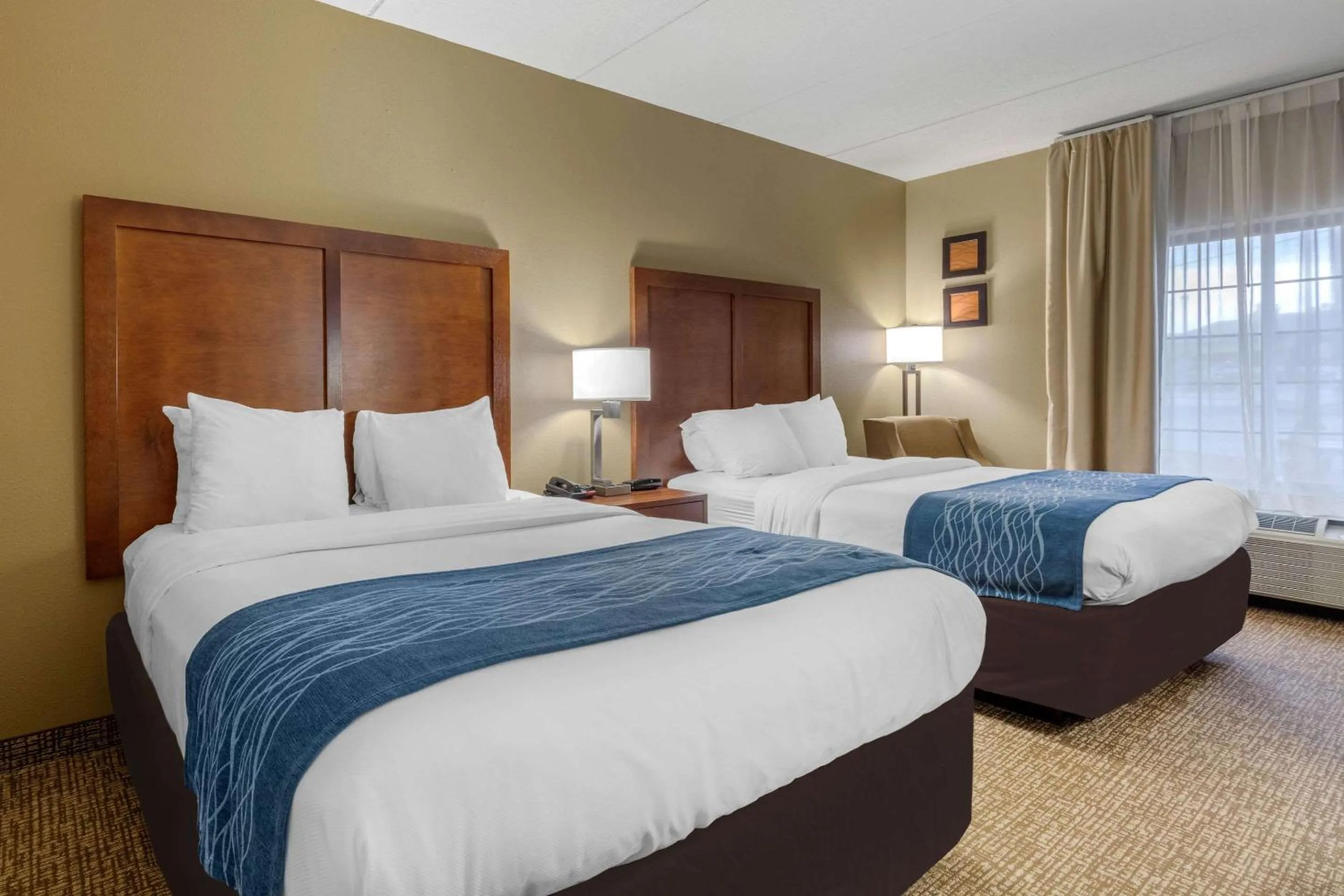 Queen Room with Two Queen Beds - Non-Smoking in Comfort Inn & Suites Hamilton Place