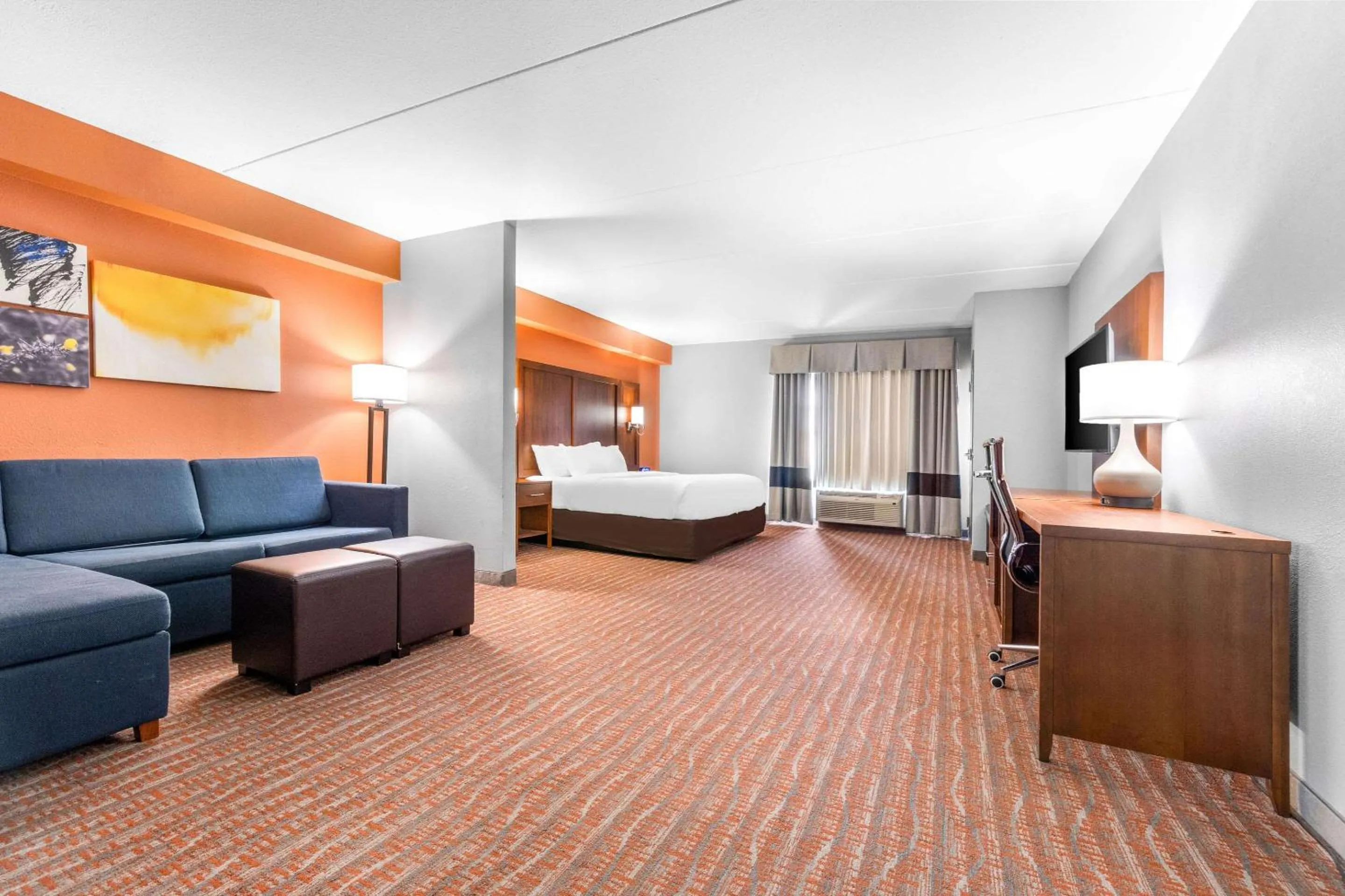 King Suite with City View - Accessible/Non-Smoking in Comfort Suites Jackson I-40