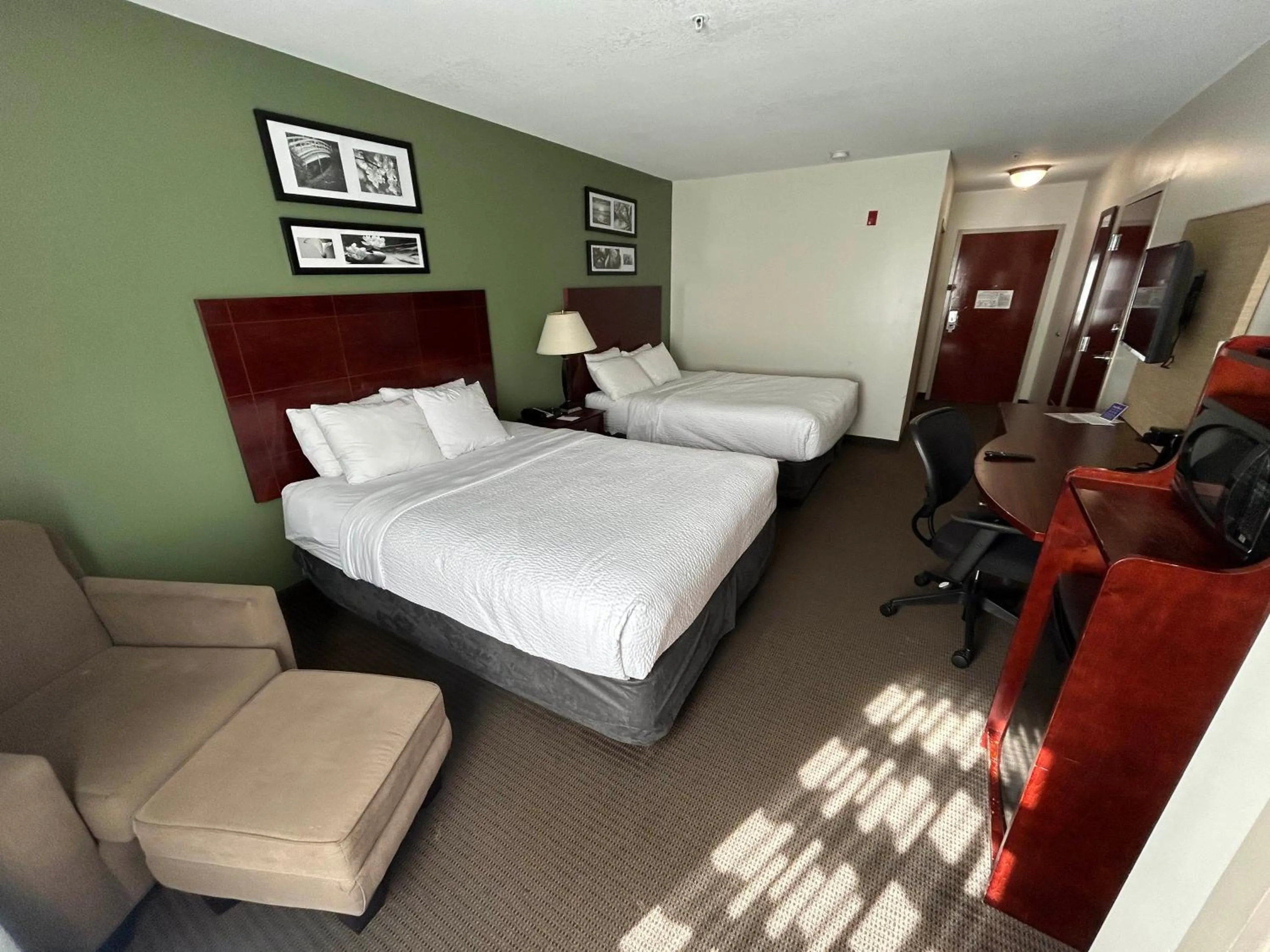 Queen Room with Two Queen Beds - Disability Access/Non-Smoking in Sleep Inn & Suites Manchester near Arnold AFB