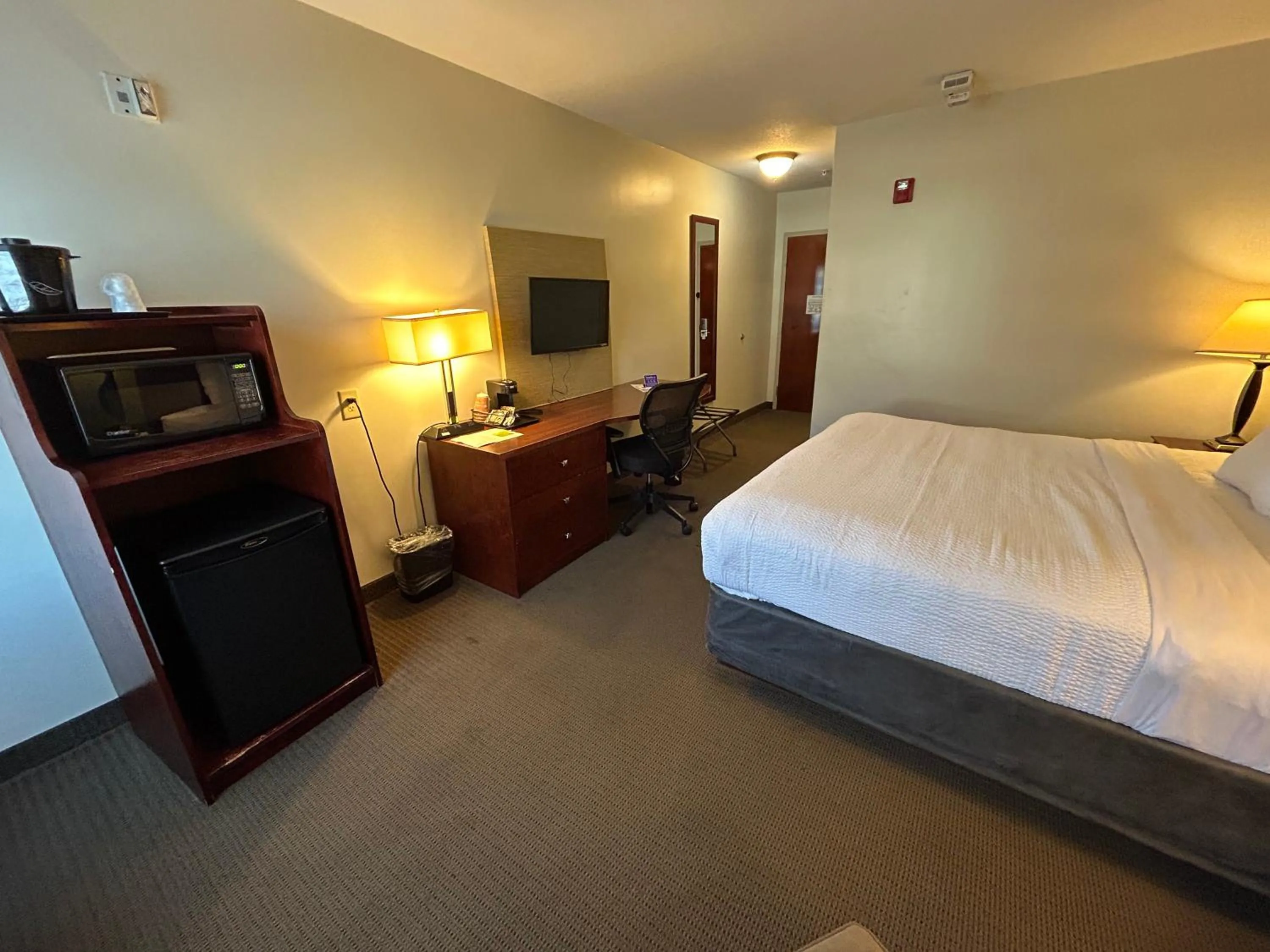 King Room - Accessible/Non-Smoking in Sleep Inn & Suites Manchester near Arnold AFB