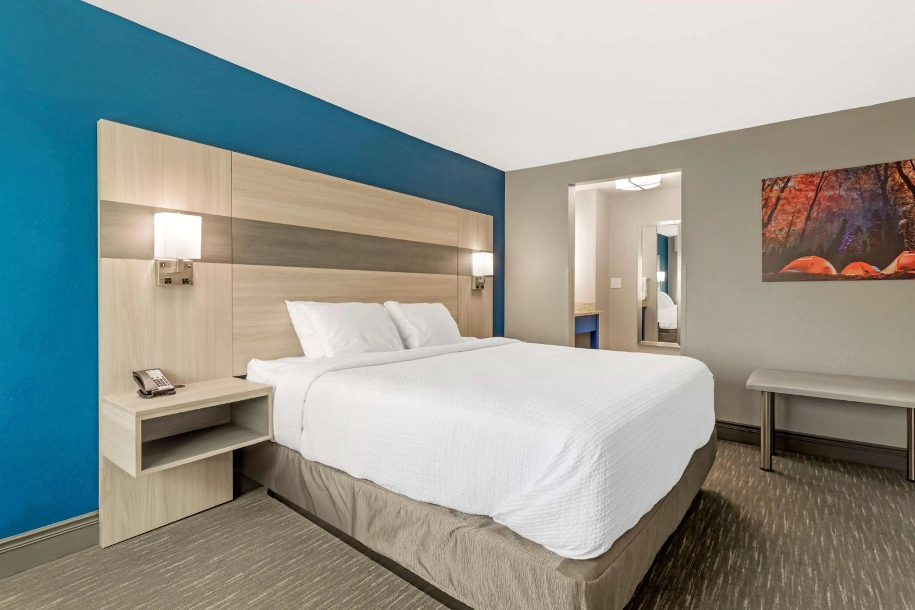 One-Bedroom King Suite with Sofa Bed and Kitchen in Best Western Plus Magnolia Inn & Suites