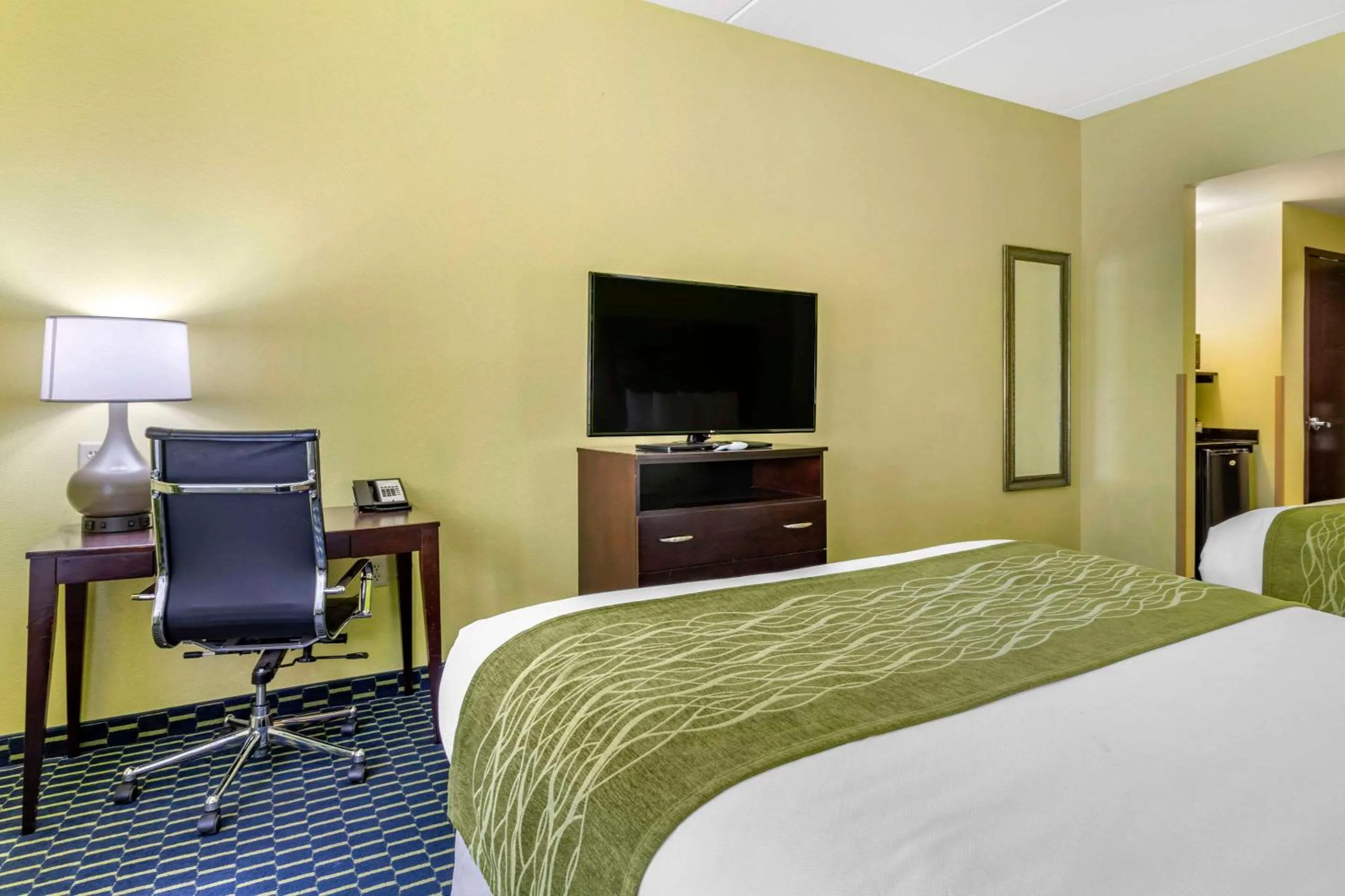 Queen Room with Two Queen Beds - Non-Smoking in Comfort Inn Athens I - 75