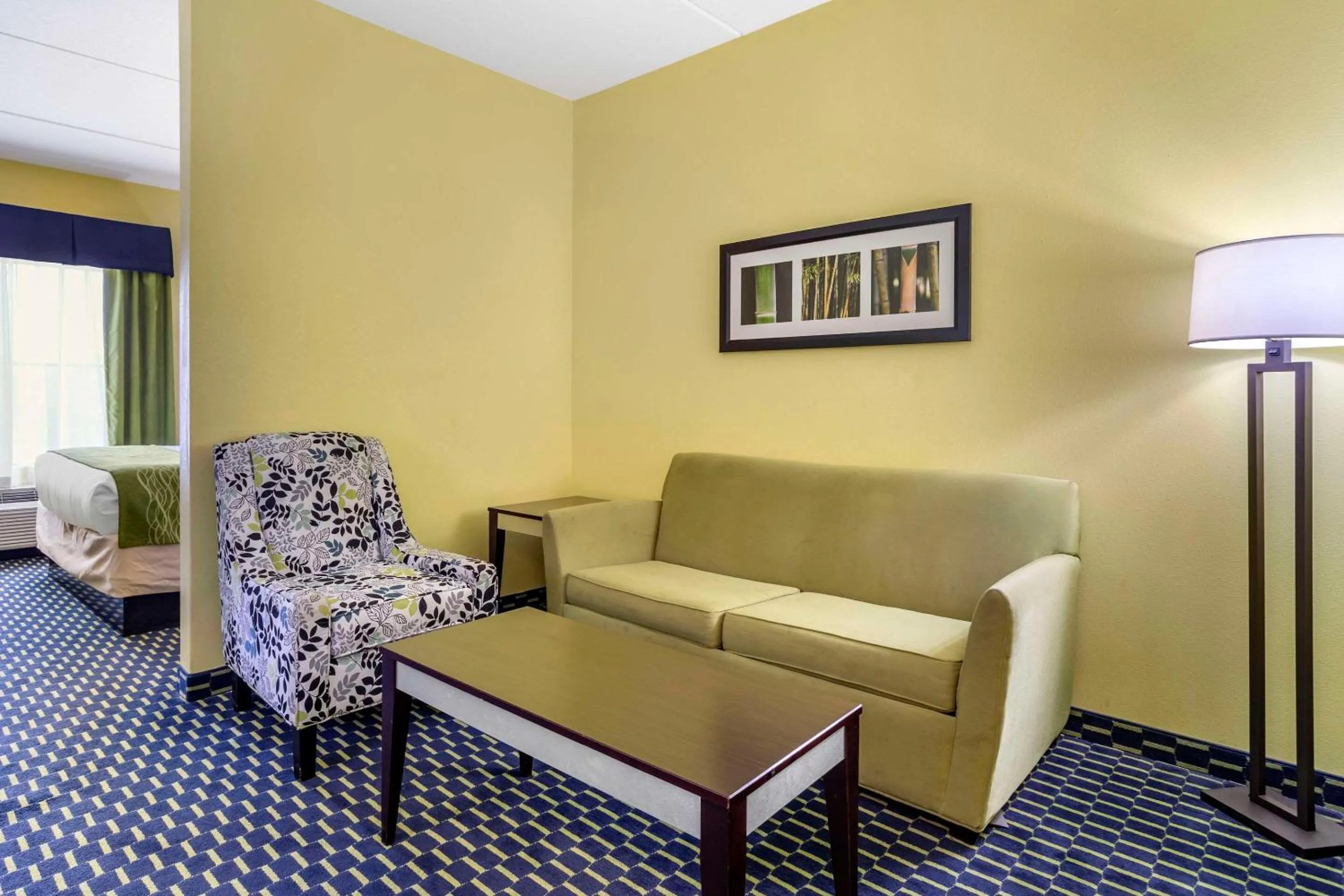 King Suite - Non-Smoking in Comfort Inn Athens I - 75