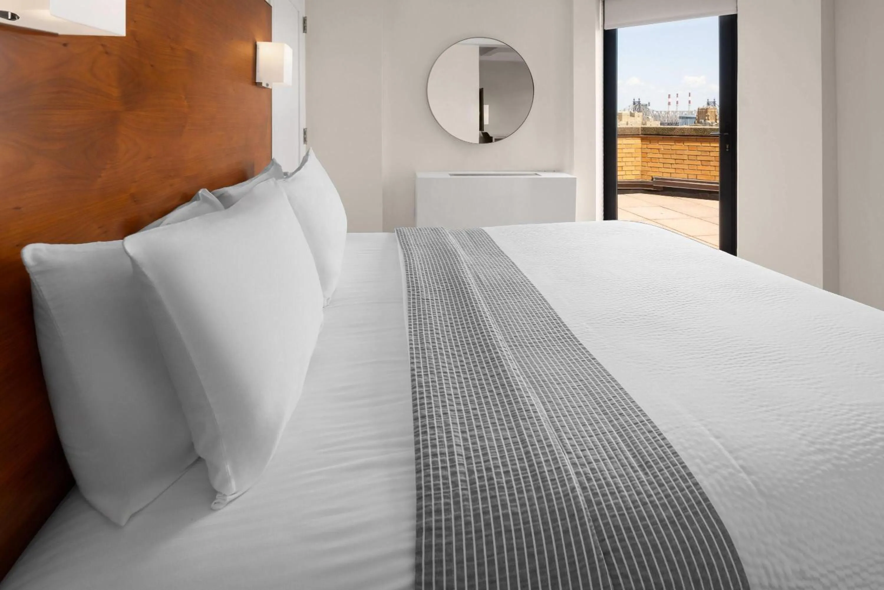 1 Queen Bed, Studio Apartment, Non-Smoking in The Beekman Tower, Trademark Collection by Wyndham