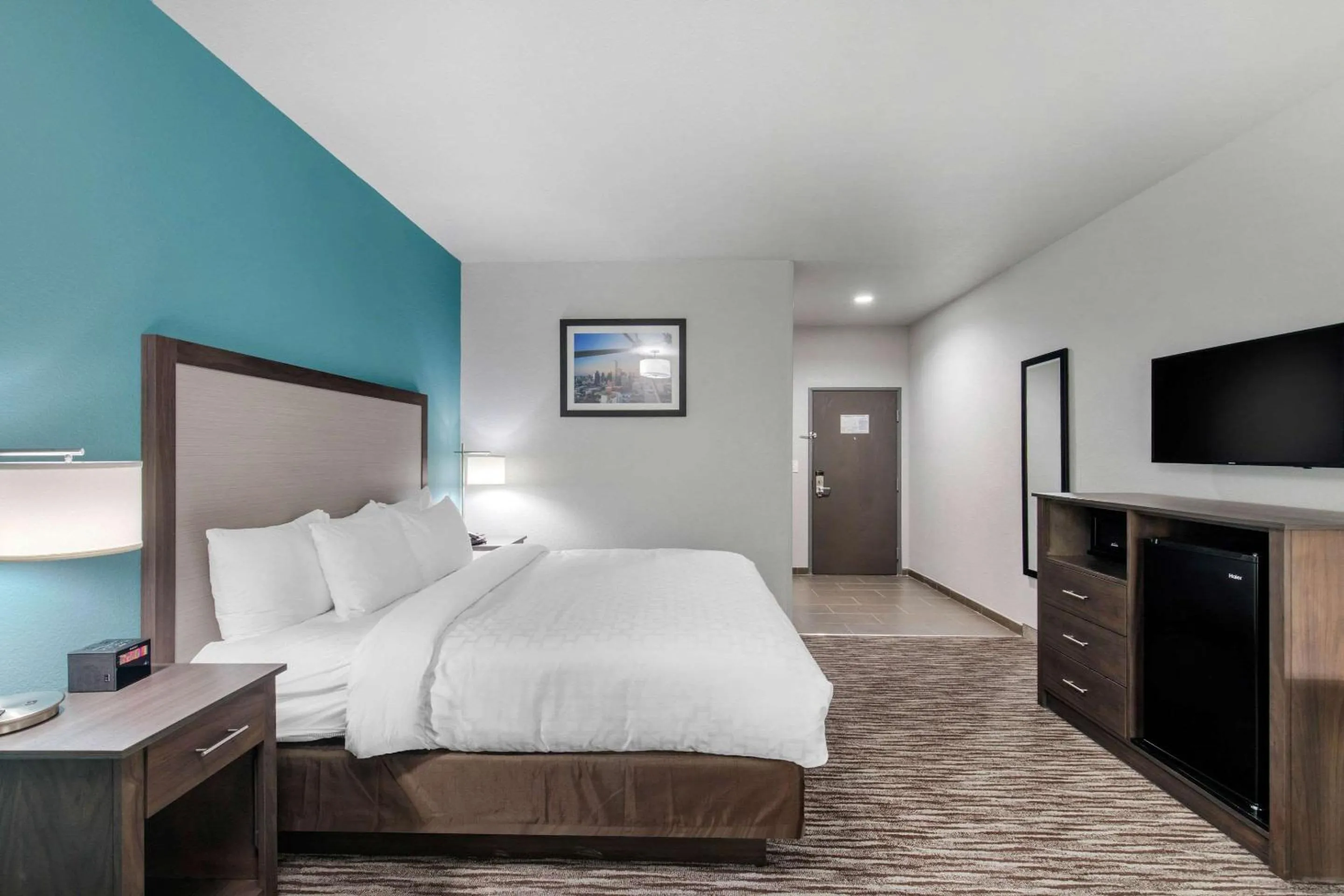 King Room - Accessible/Non-Smoking in Clarion Inn & Suites DFW North