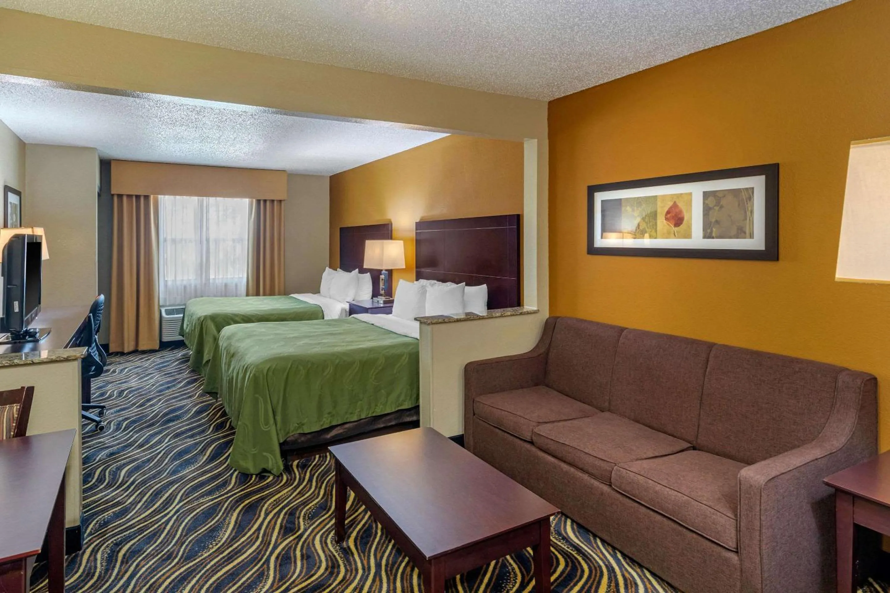 Queen Suite with Two Queen Beds - Non-Smoking in Quality Suites Addison-Dallas