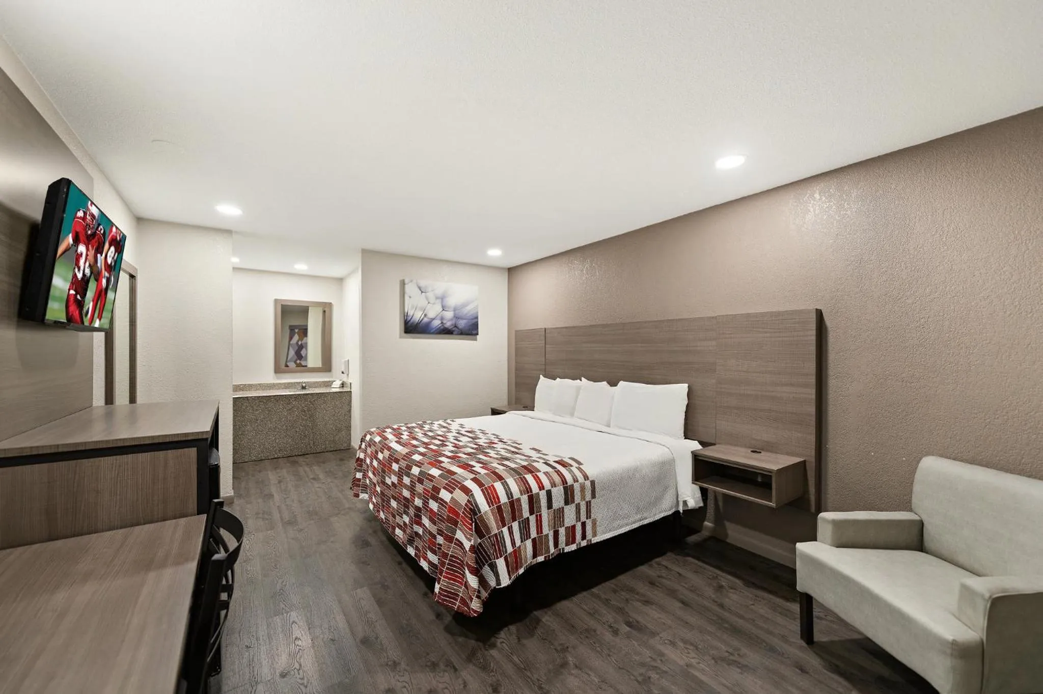 Deluxe King Room Non-Smoking  in Red Roof Inn Nacogdoches