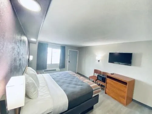 King Room - Non-Smoking in Executive Inn