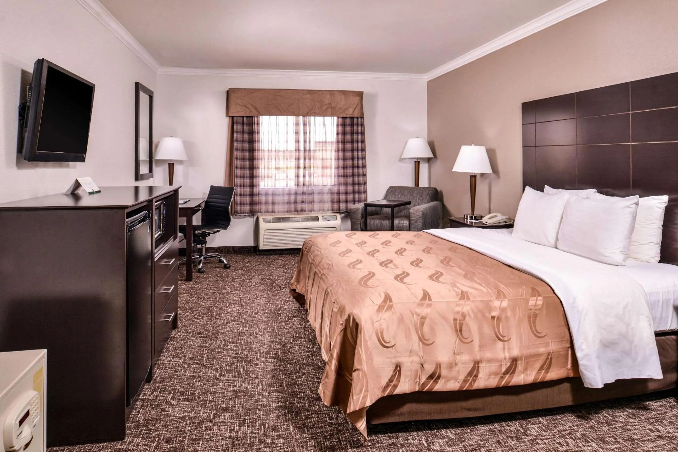 King Room - Accessible/Non-Smoking in Quality Inn & Suites Beaumont