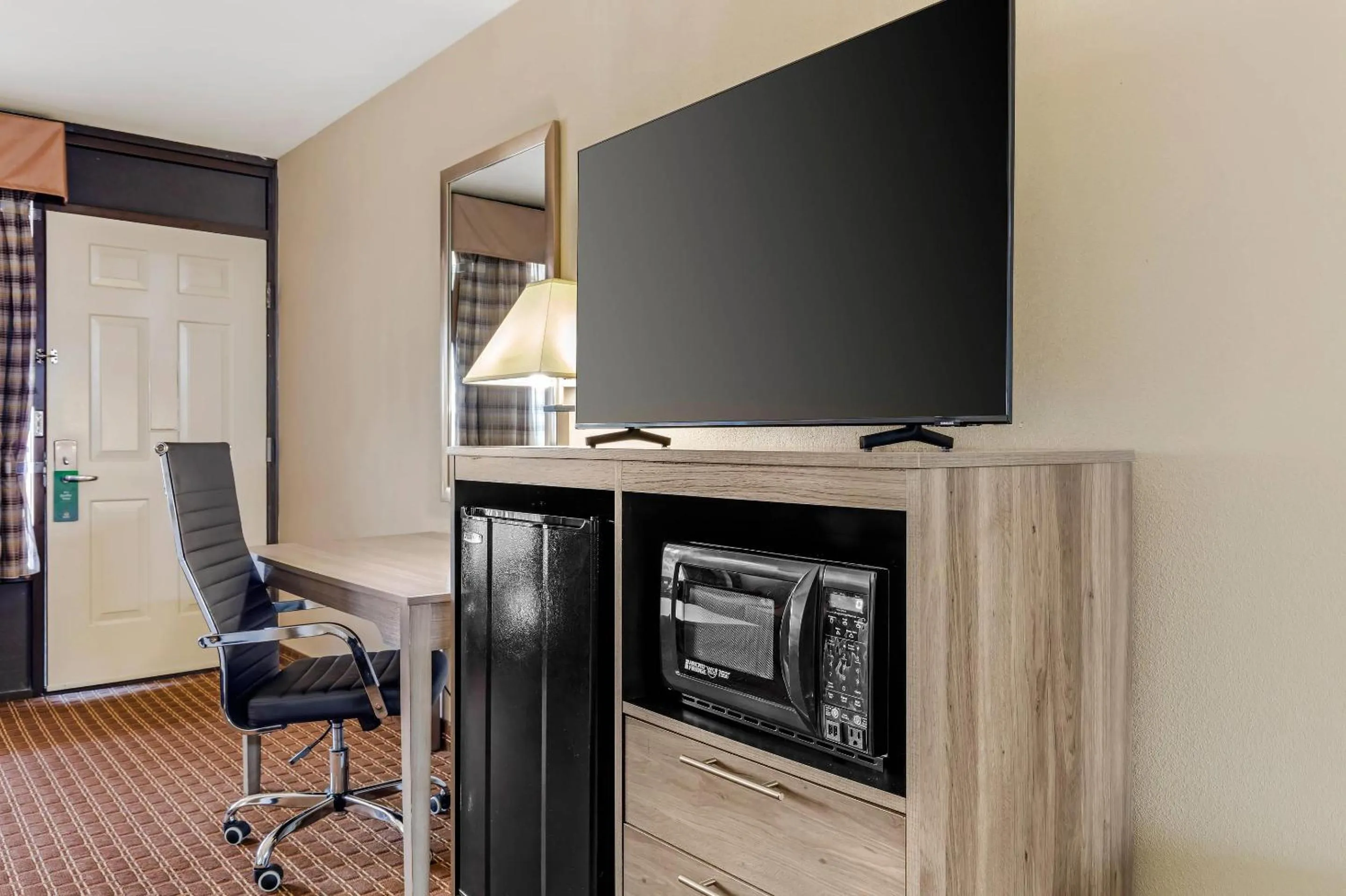 King Room - Non-Smoking in Quality Inn Paris Texas