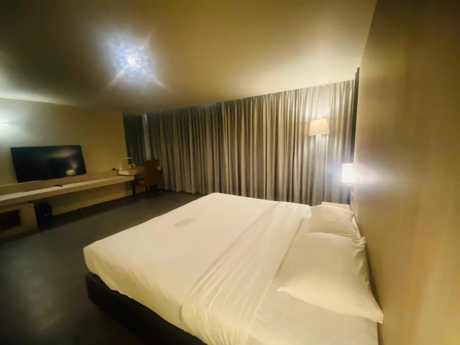 Premium Deluxe Single Bed in Gold Orchid Bangkok Hotel