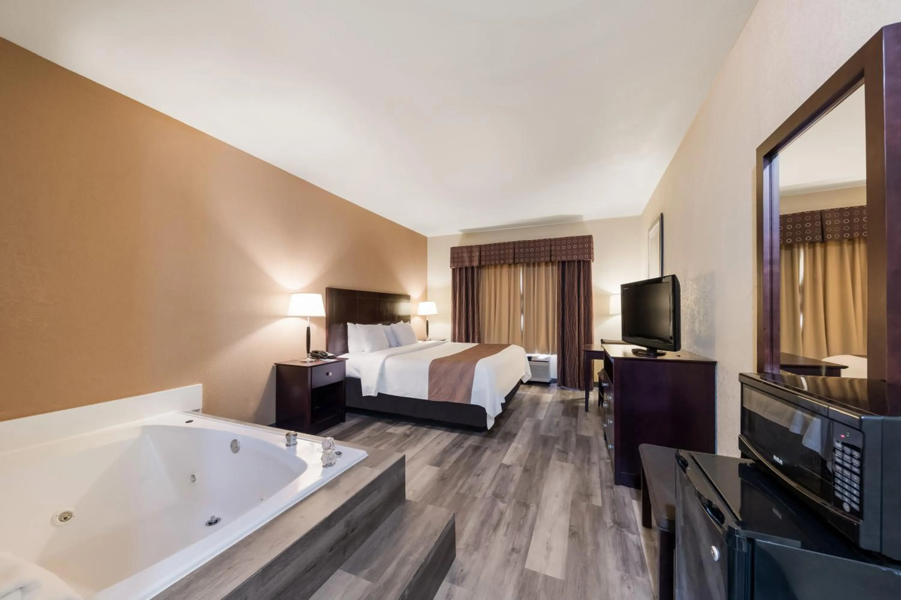 King Room - Non-Smoking in Quality Inn & Suites Terrell