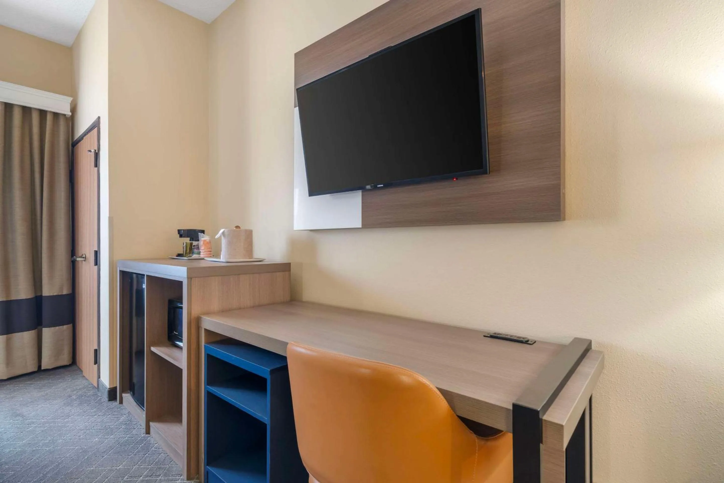 King Suite with Accessible Tub - Accessible/Non-Smoking in Comfort Suites McKinney-Allen