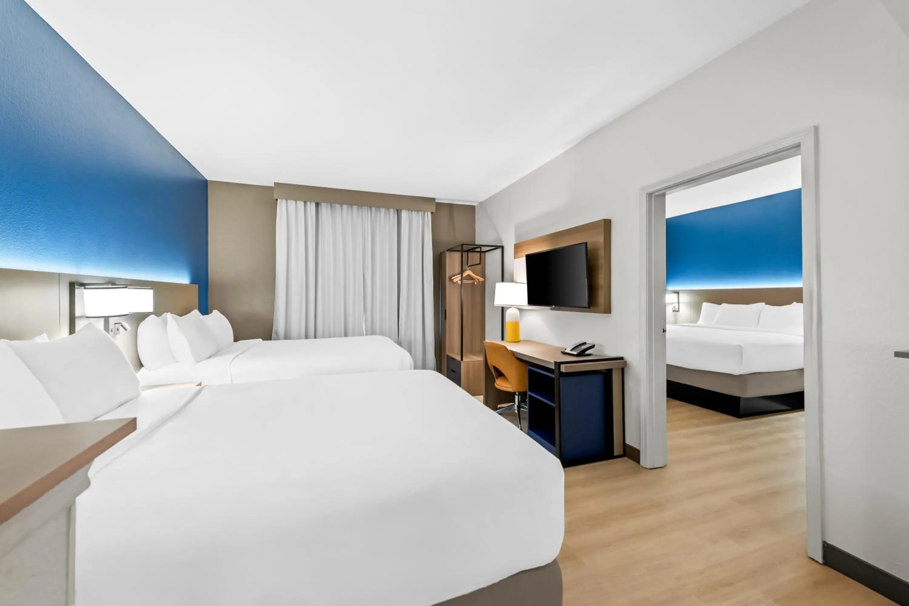 Suite with One King Bed and Two Queen Beds - Accessible/Non-Smoking in Comfort Suites Texarkana Texas