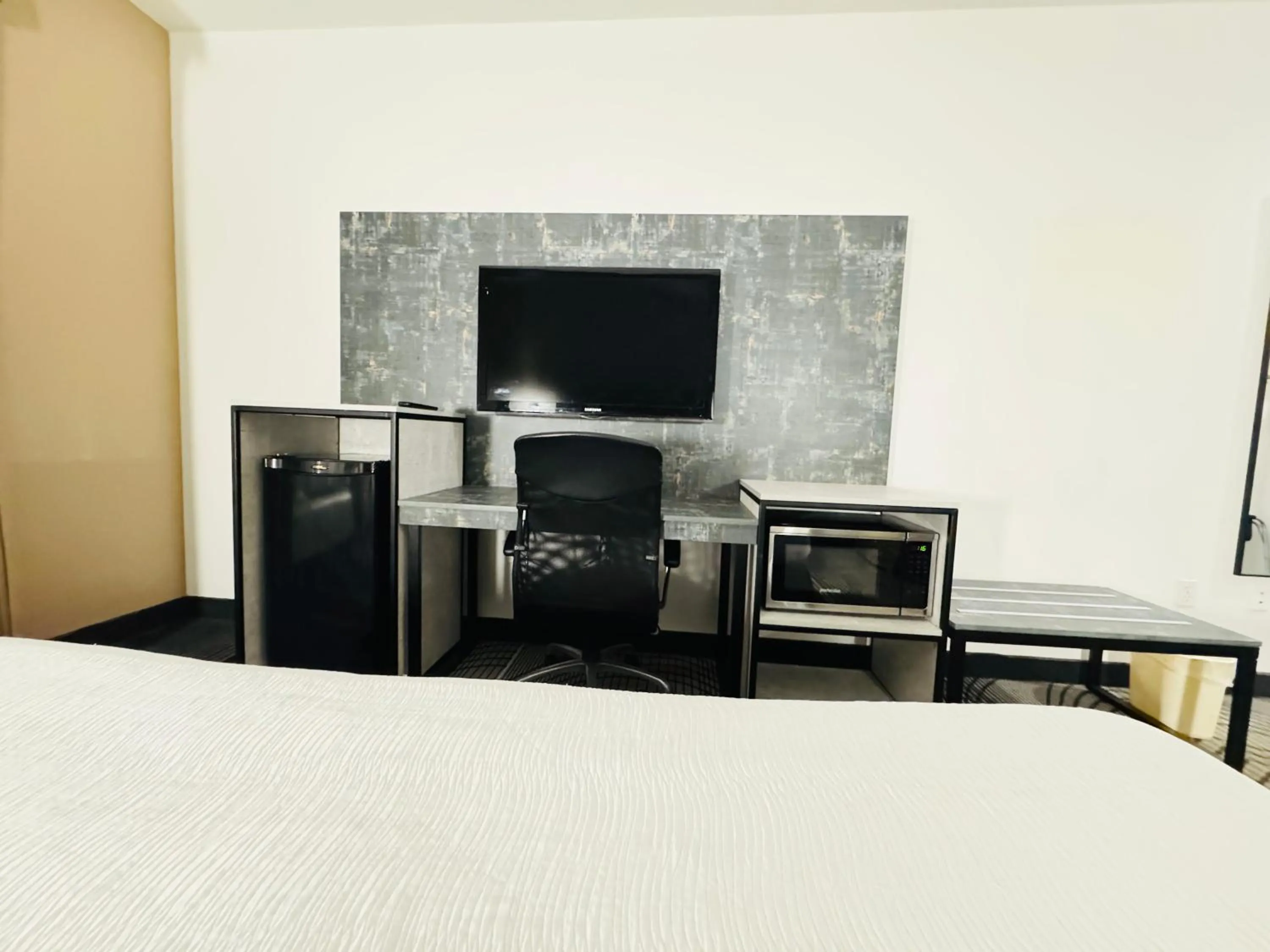 King Room - Non-Smoking in FairBridge Inn & Suites Cleburne