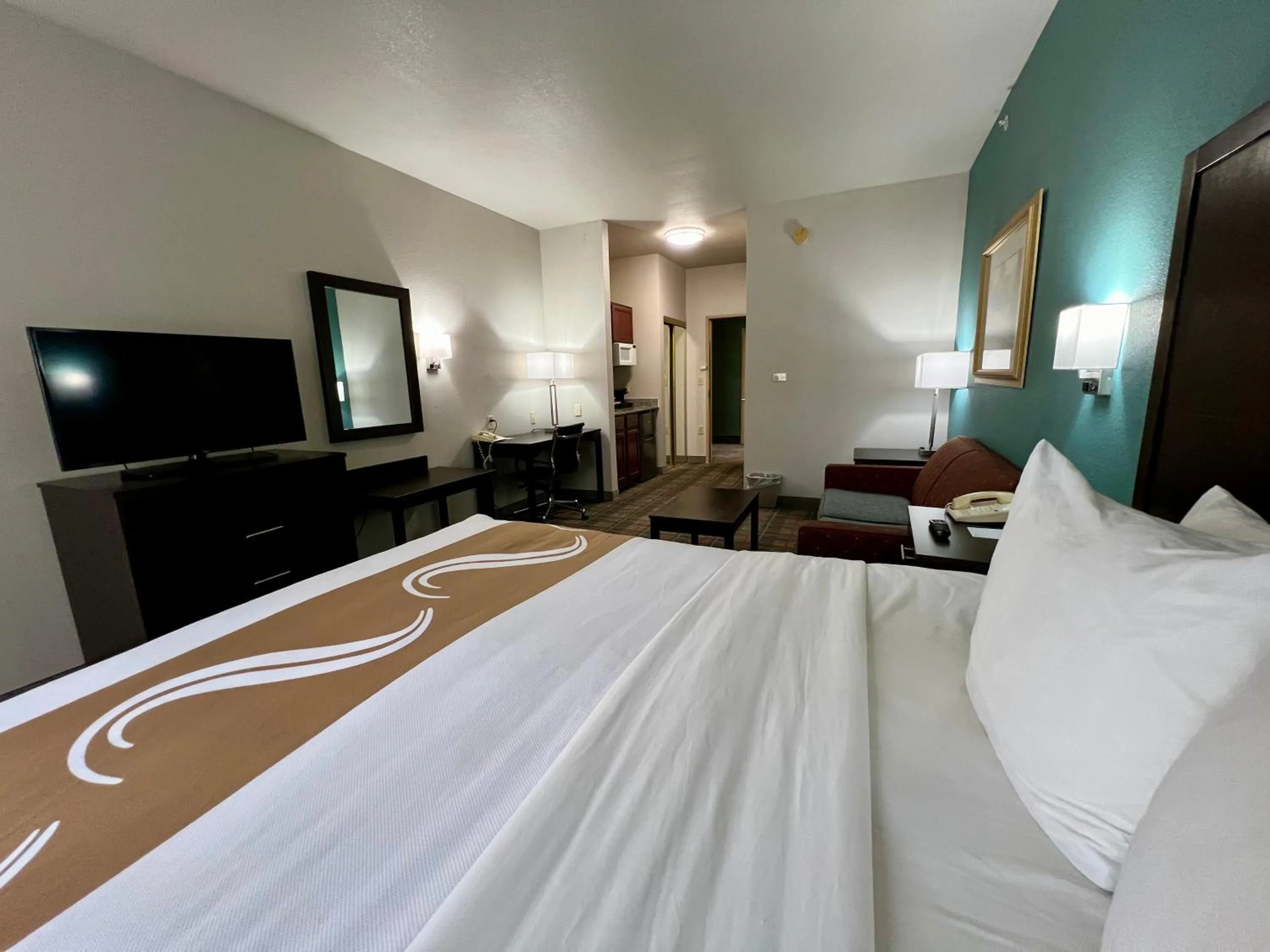 King Room - Accessible/Non-Smoking in Quality Inn & Suites Near University