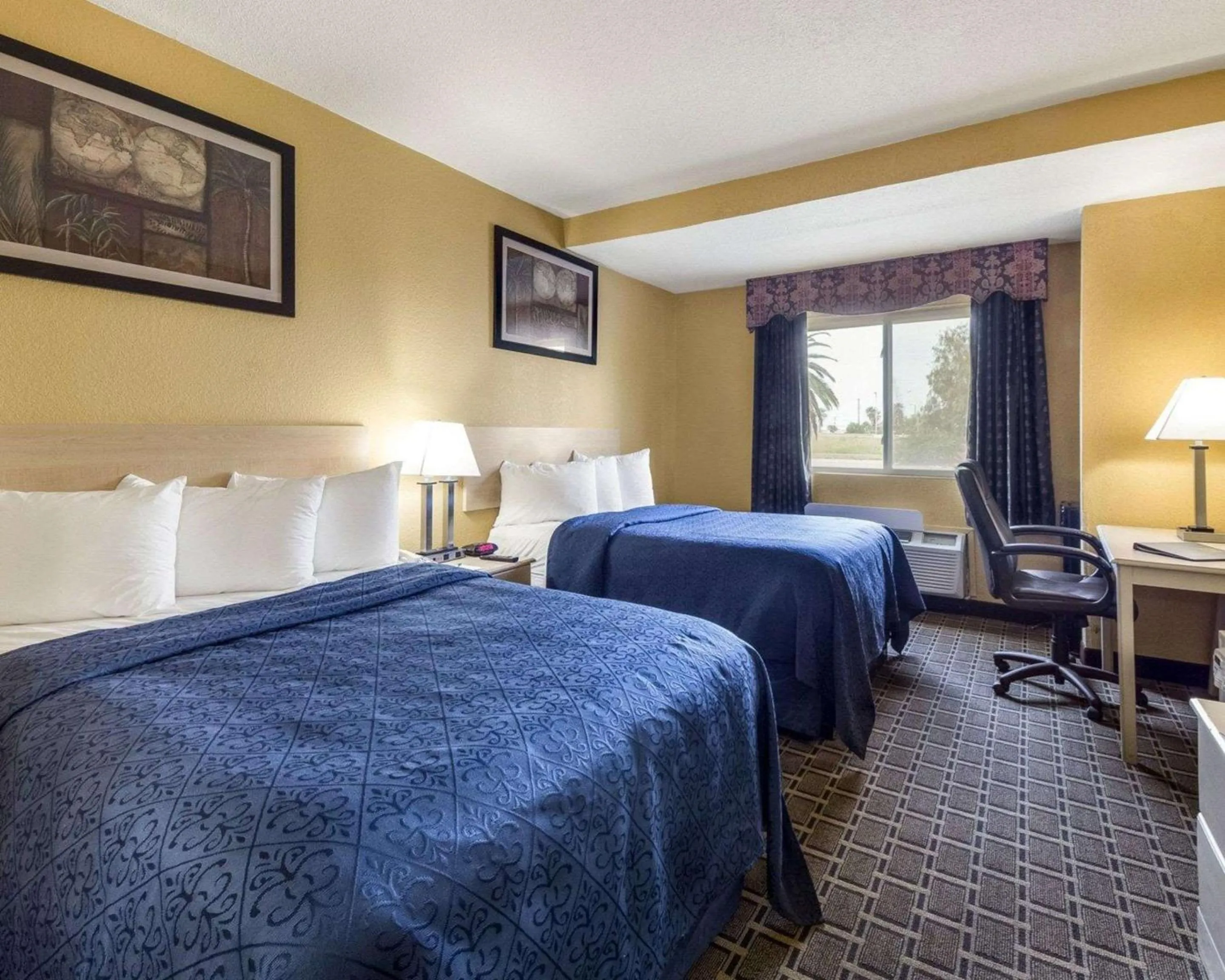 Double Room with Two Double Beds and Pool View in Quality Inn & Suites Corpus Christi Beachside