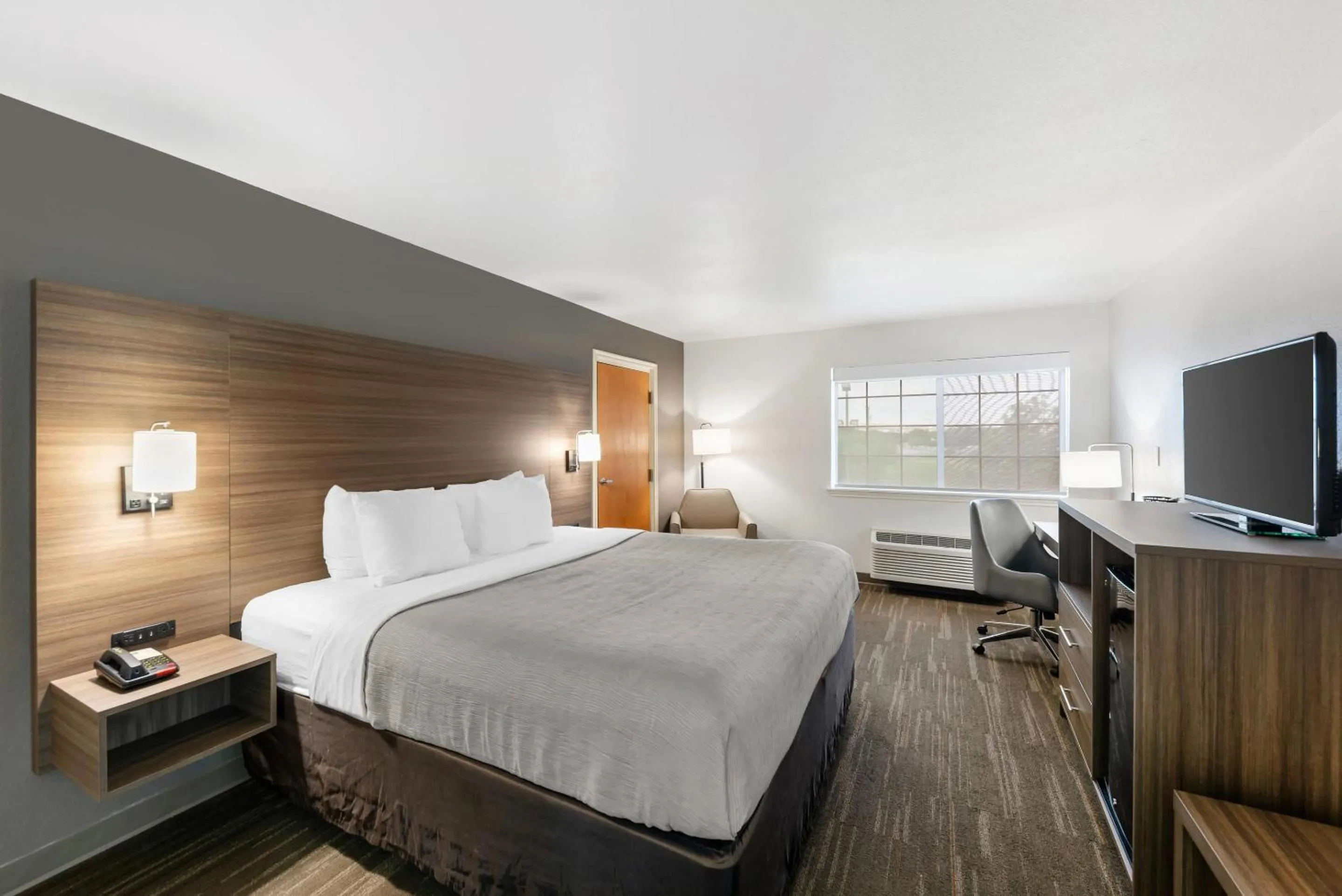 King Room - Accessible/Non-Smoking in Quality Inn Near Seaworld - Lackland