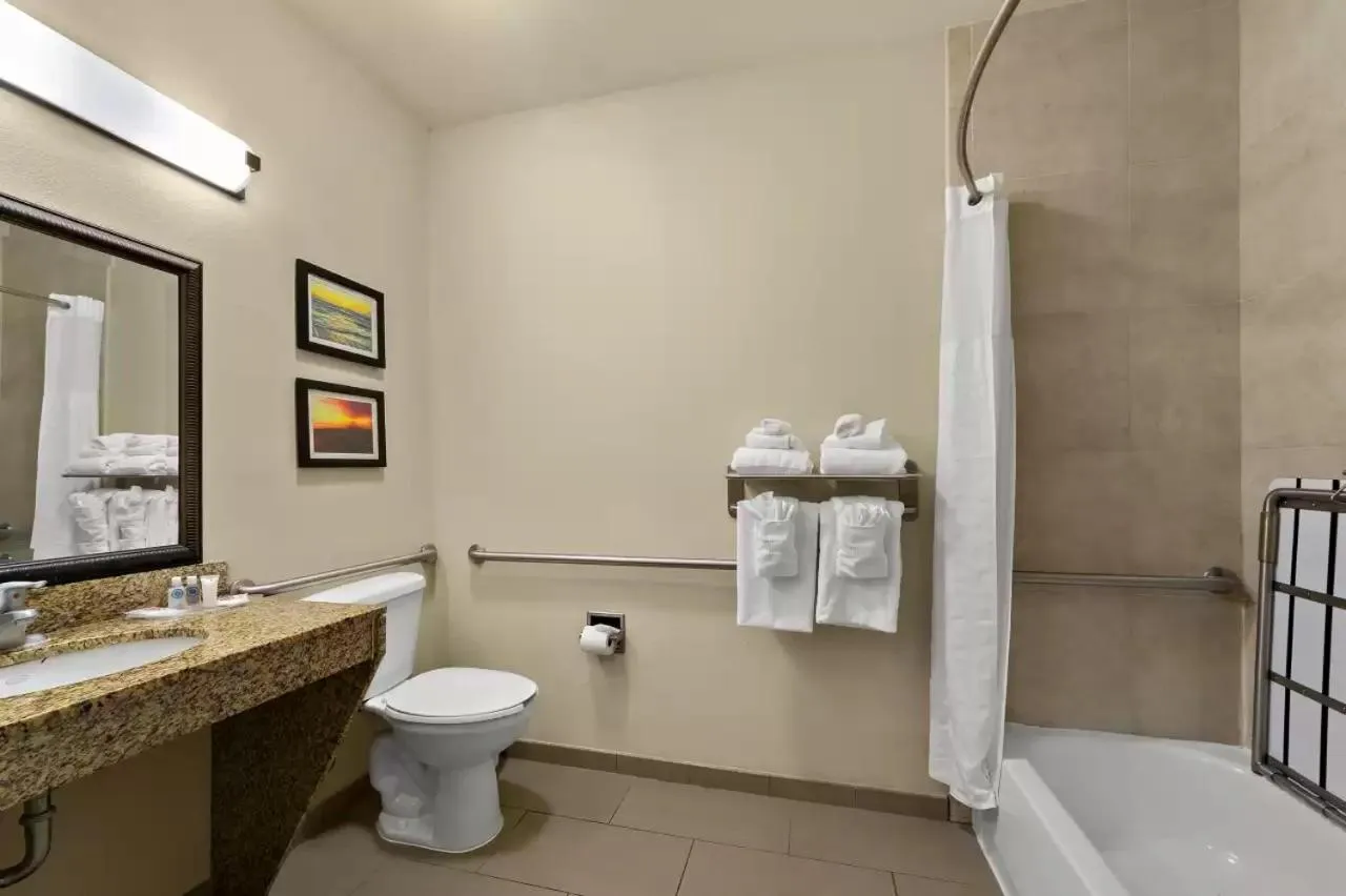 King Suite with Accessible Tub - Accessible/Non-Smoking in Comfort Suites Corpus Christi Central