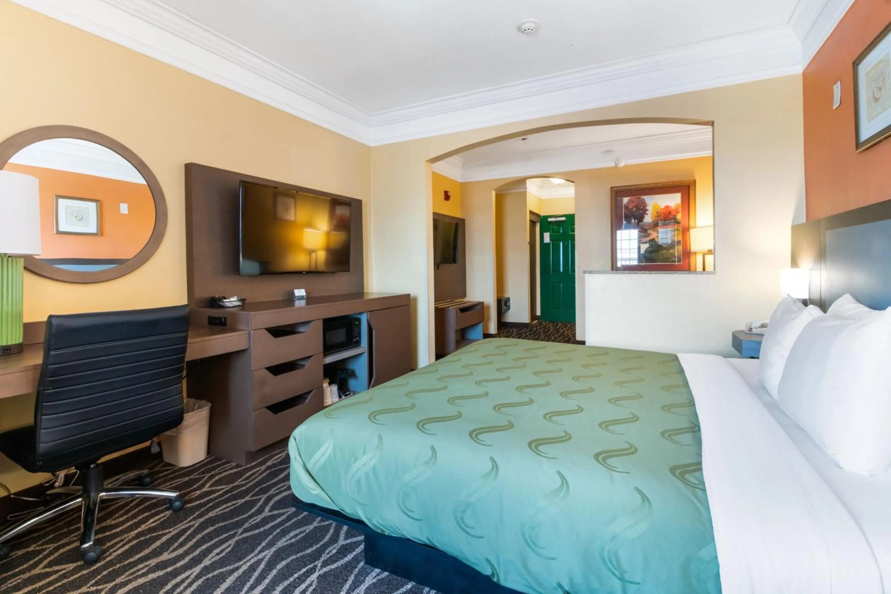 King Suite with Partial Ocean View - Disability Access/Non Smoking in Quality Inn & Suites Galveston - Beachfront