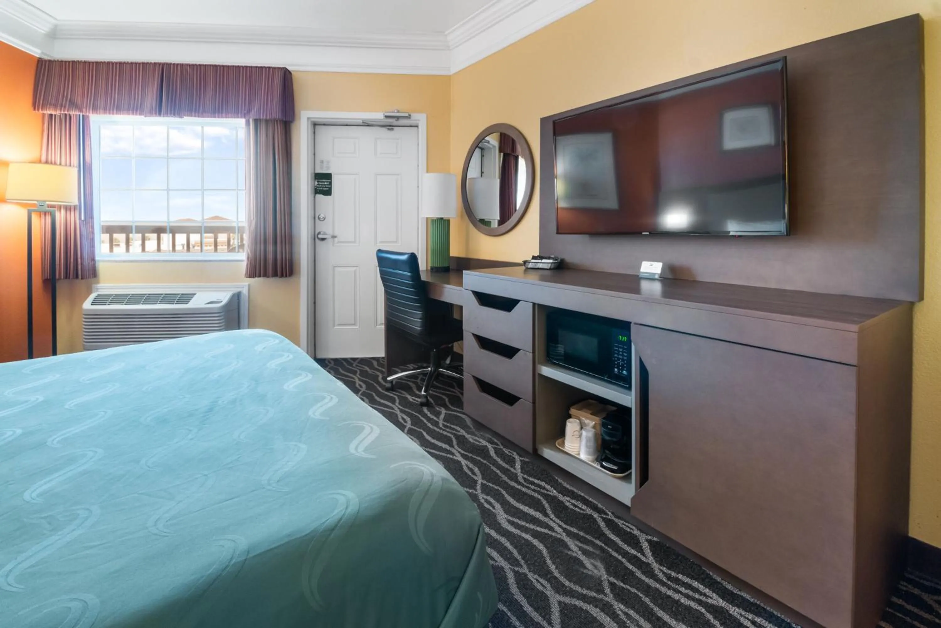 King Suite - Non-Smoking in Quality Inn & Suites Galveston - Beachfront