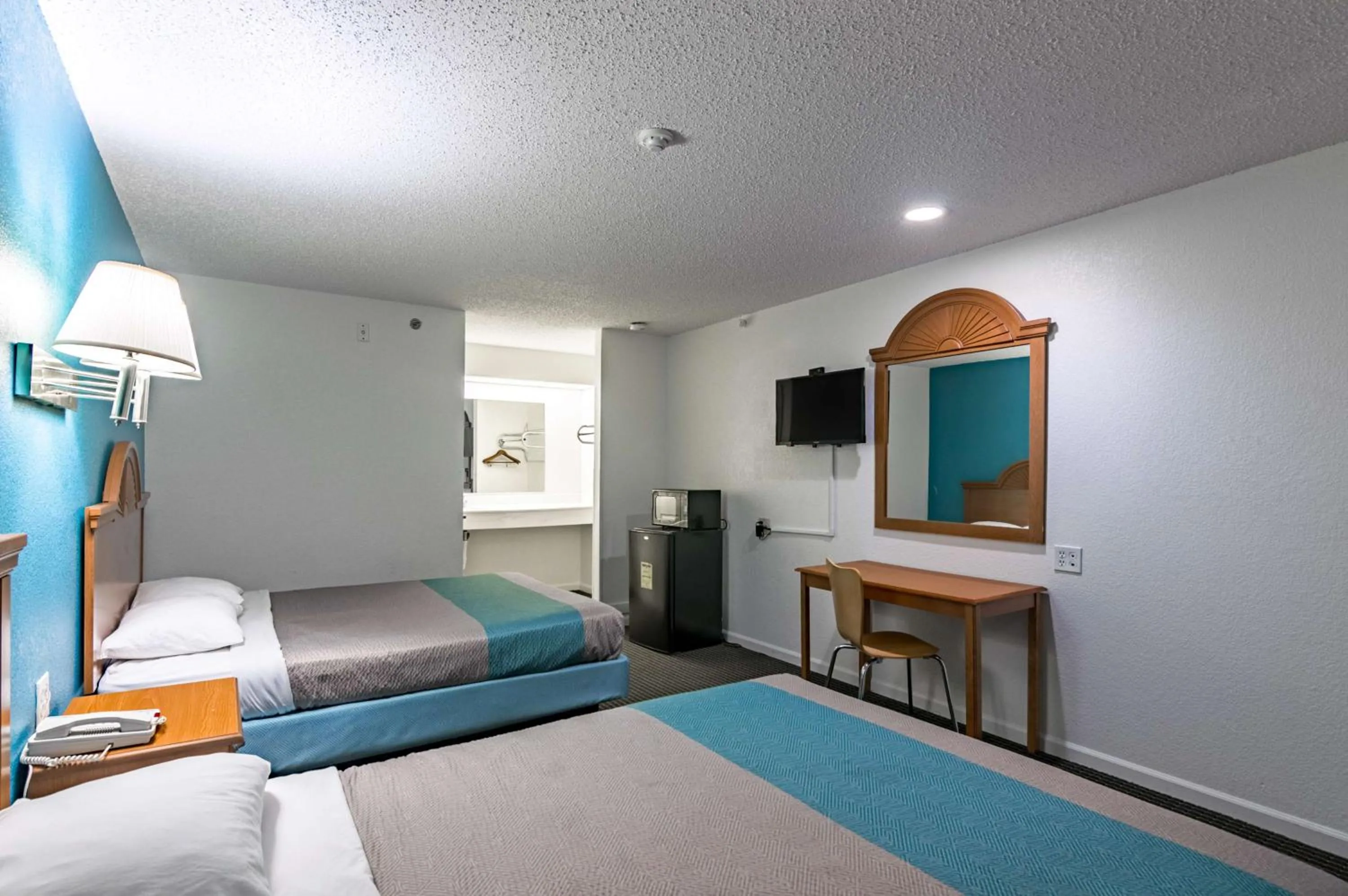 Deluxe Queen Room with Two Queen Beds - Non-Smoking in Motel 6-Azle, TX