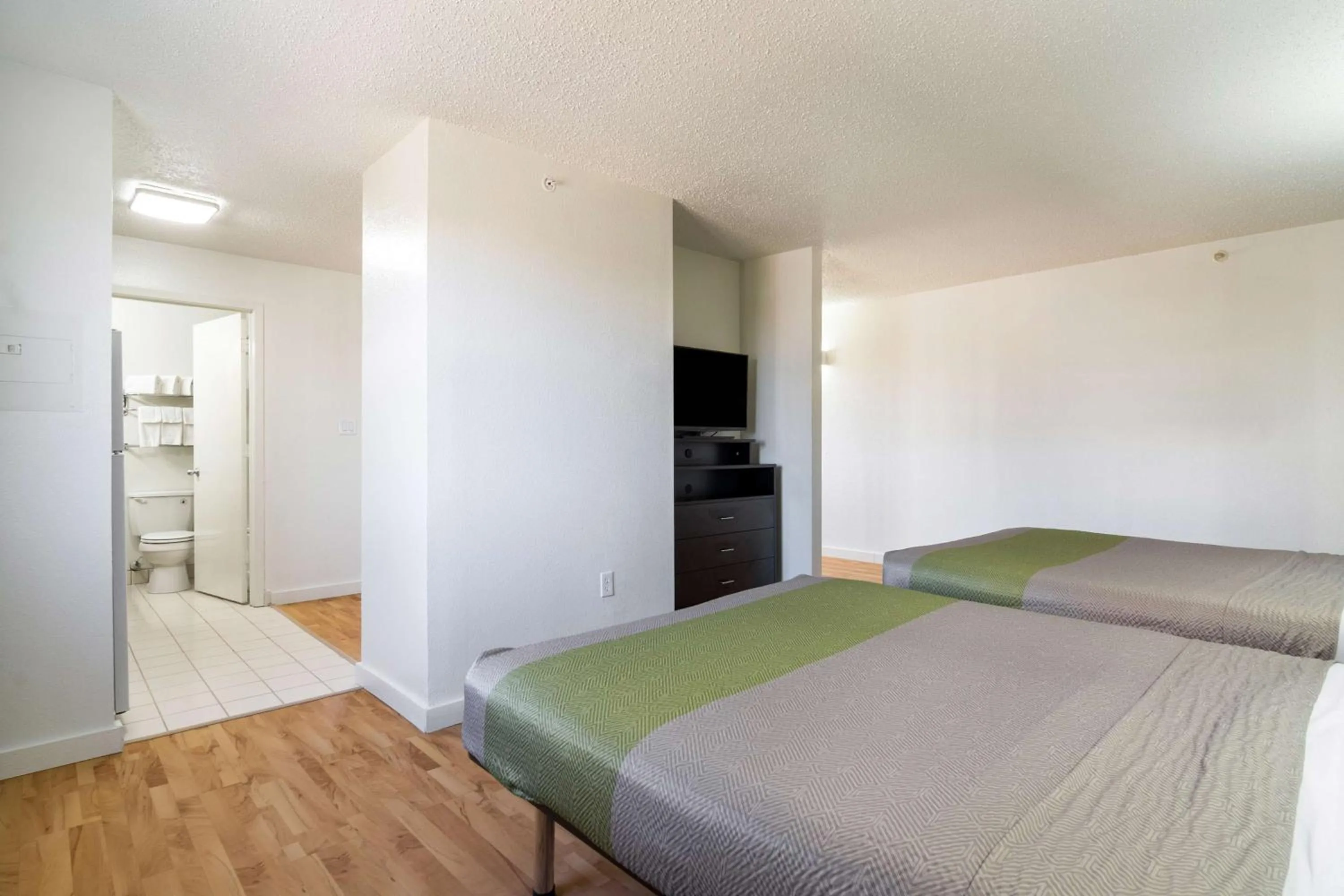 Deluxe Queen Room with Two Queen Beds - Non-Smoking in Studio 6-Plano, TX - Dallas - Plano Medical Center