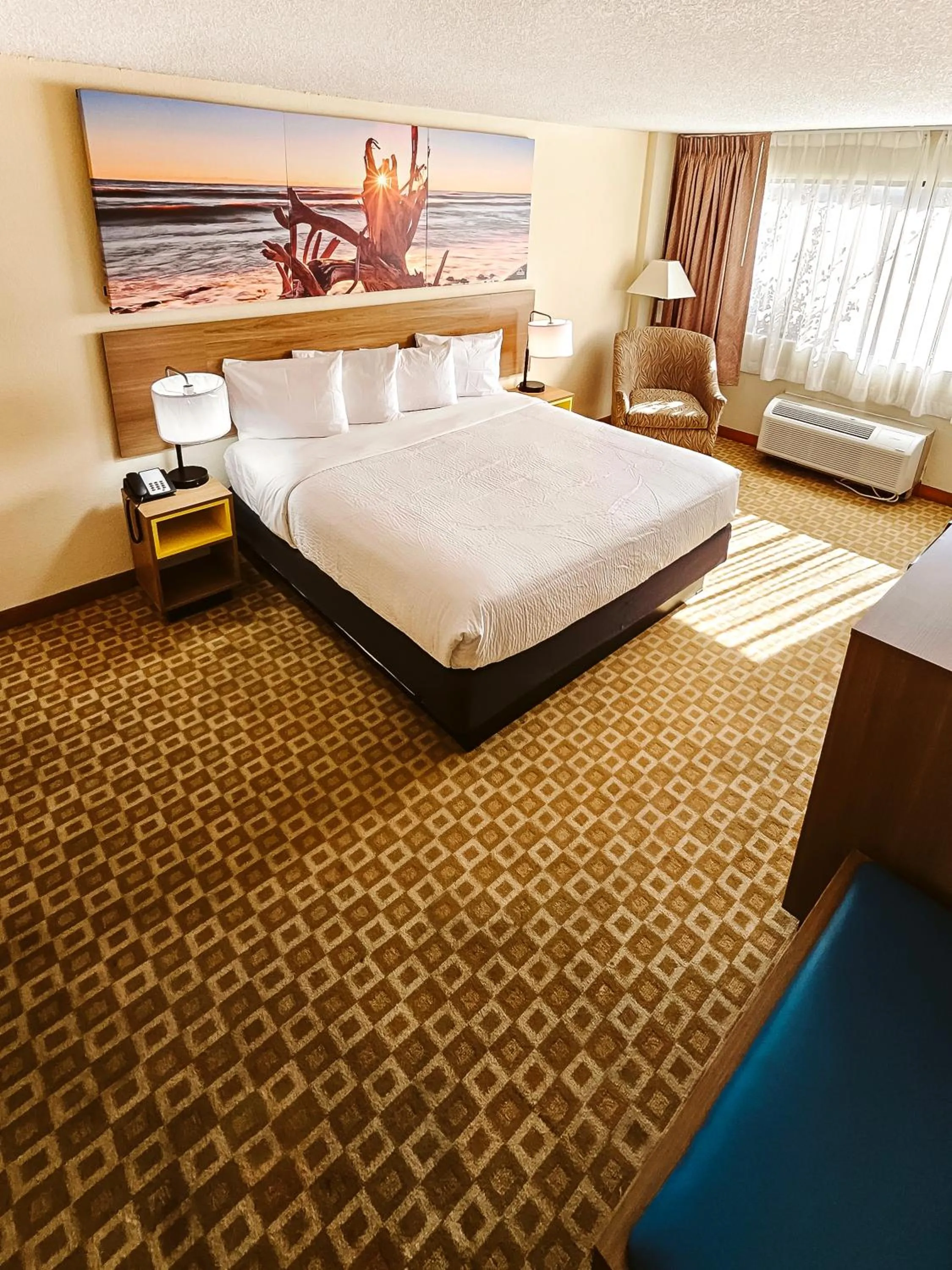 One-Bedroom Deluxe King Suite - Non-Smoking in Days Inn by Wyndham Sherman