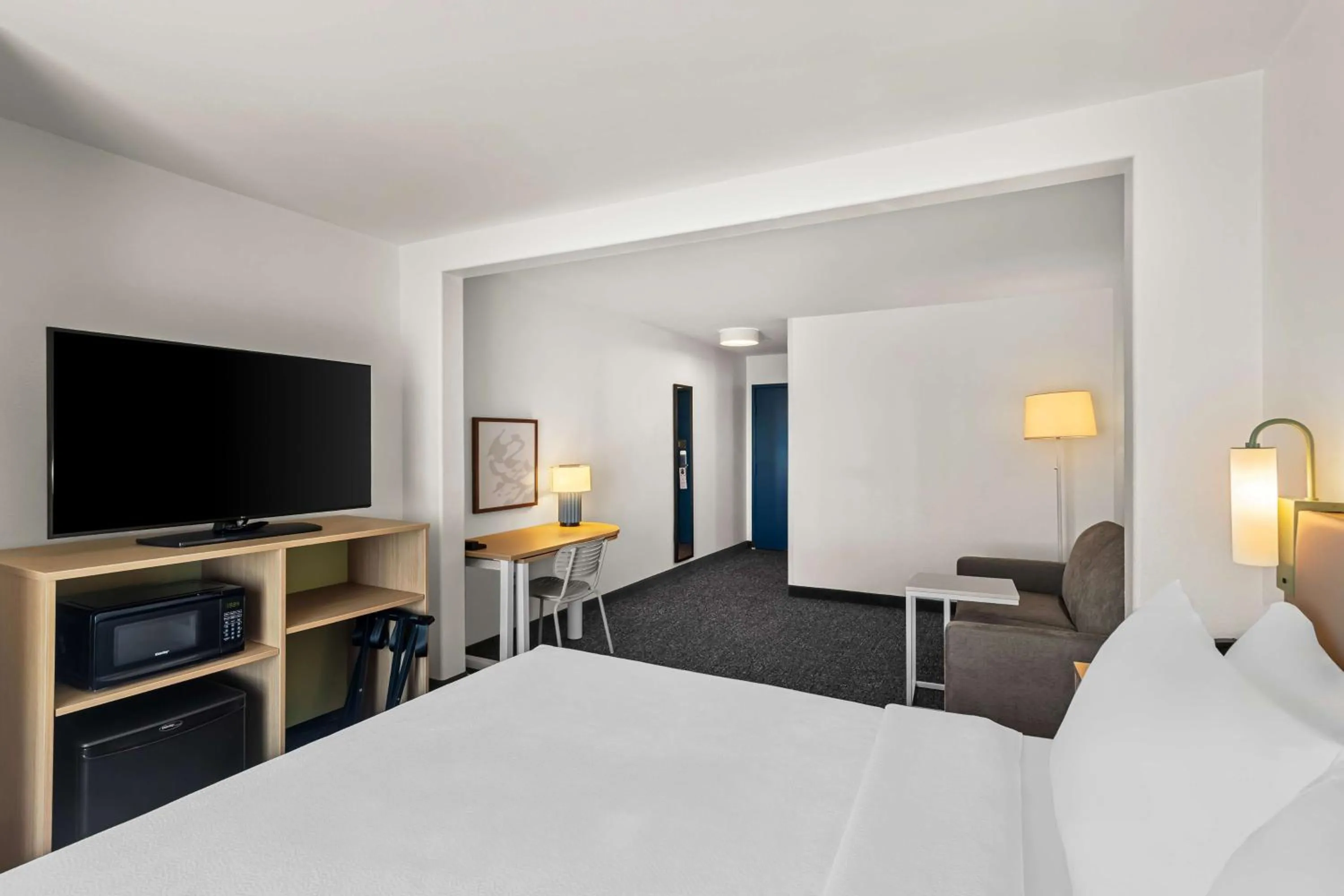 King Room with Sofa Bed - Non-Smoking in Sleep Inn & Suites Near Fort Cavazos