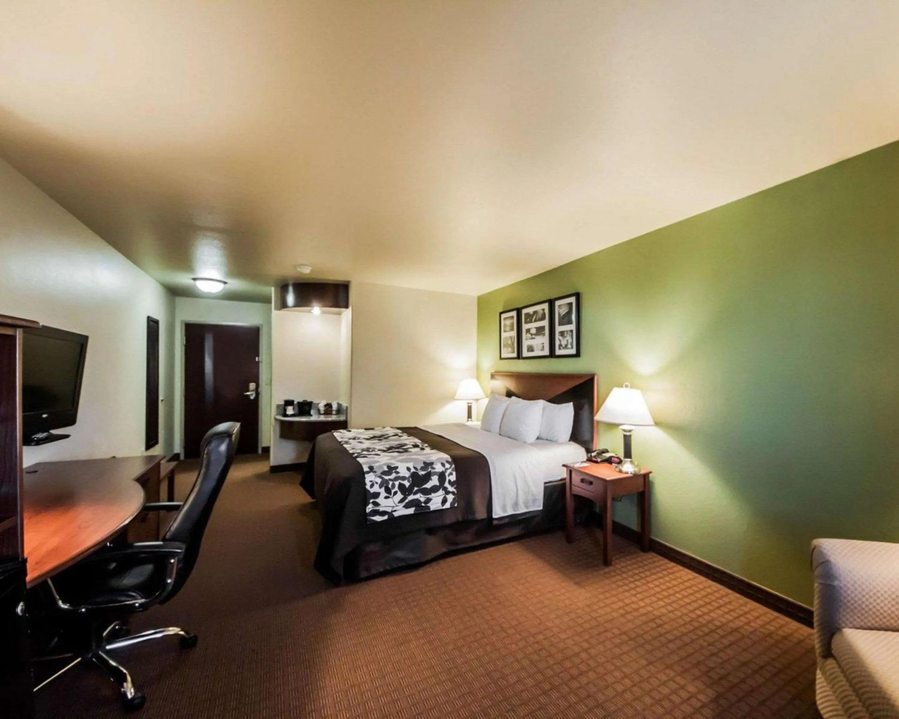 King Suite - Accessible/Non-Smoking in Sleep Inn & Suites Shamrock