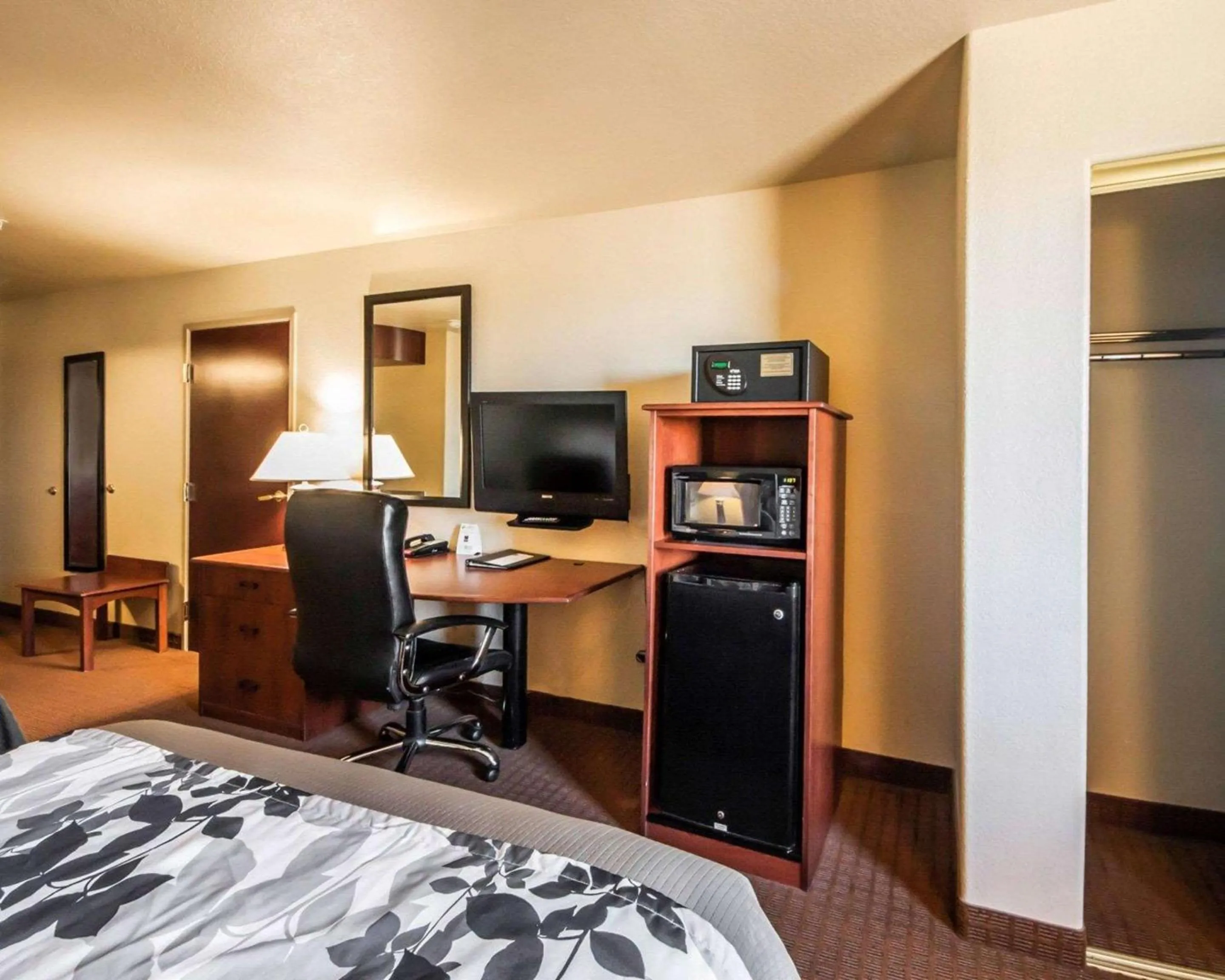 Queen Room with Two Queen Beds in Sleep Inn & Suites Shamrock