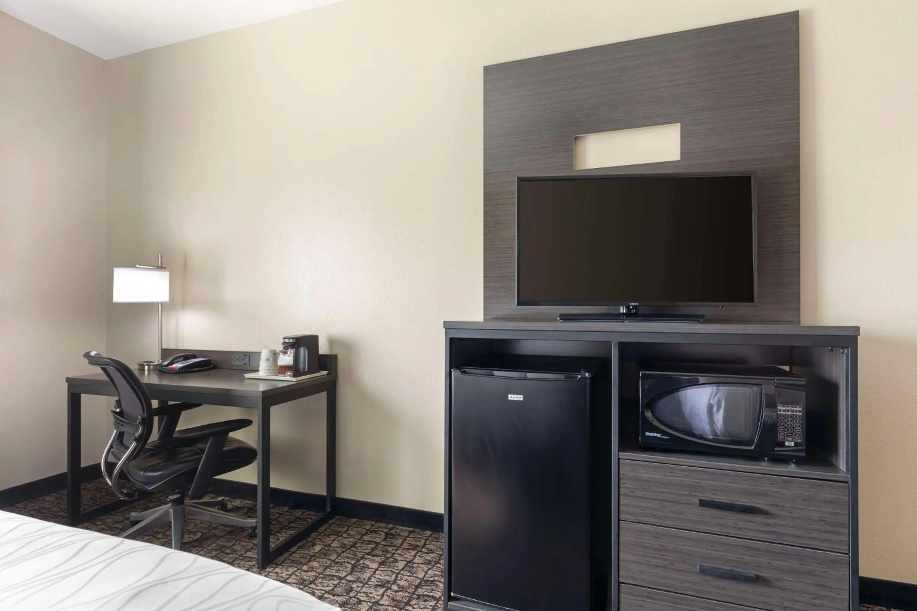 Queen Room with Two Queen Beds and Communication Assitance in Best Western Carthage Inn & Suites