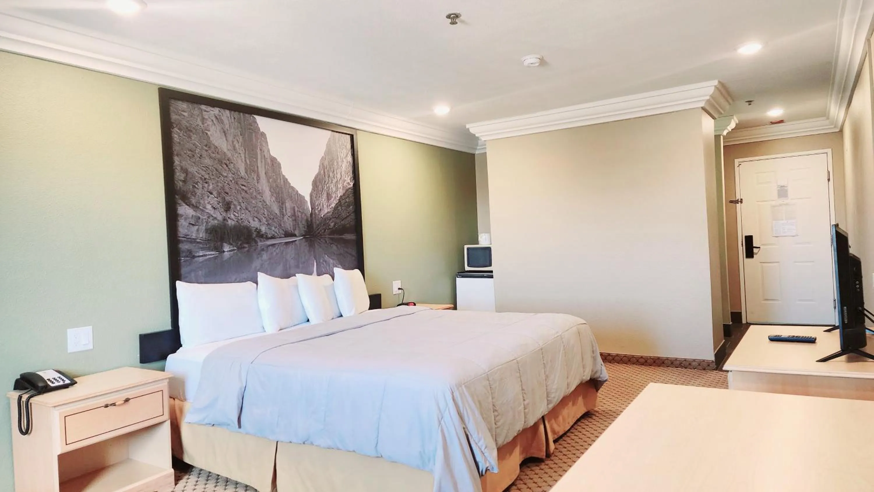 King Room - Non-Smoking in Super 8 by Wyndham Temple I-35