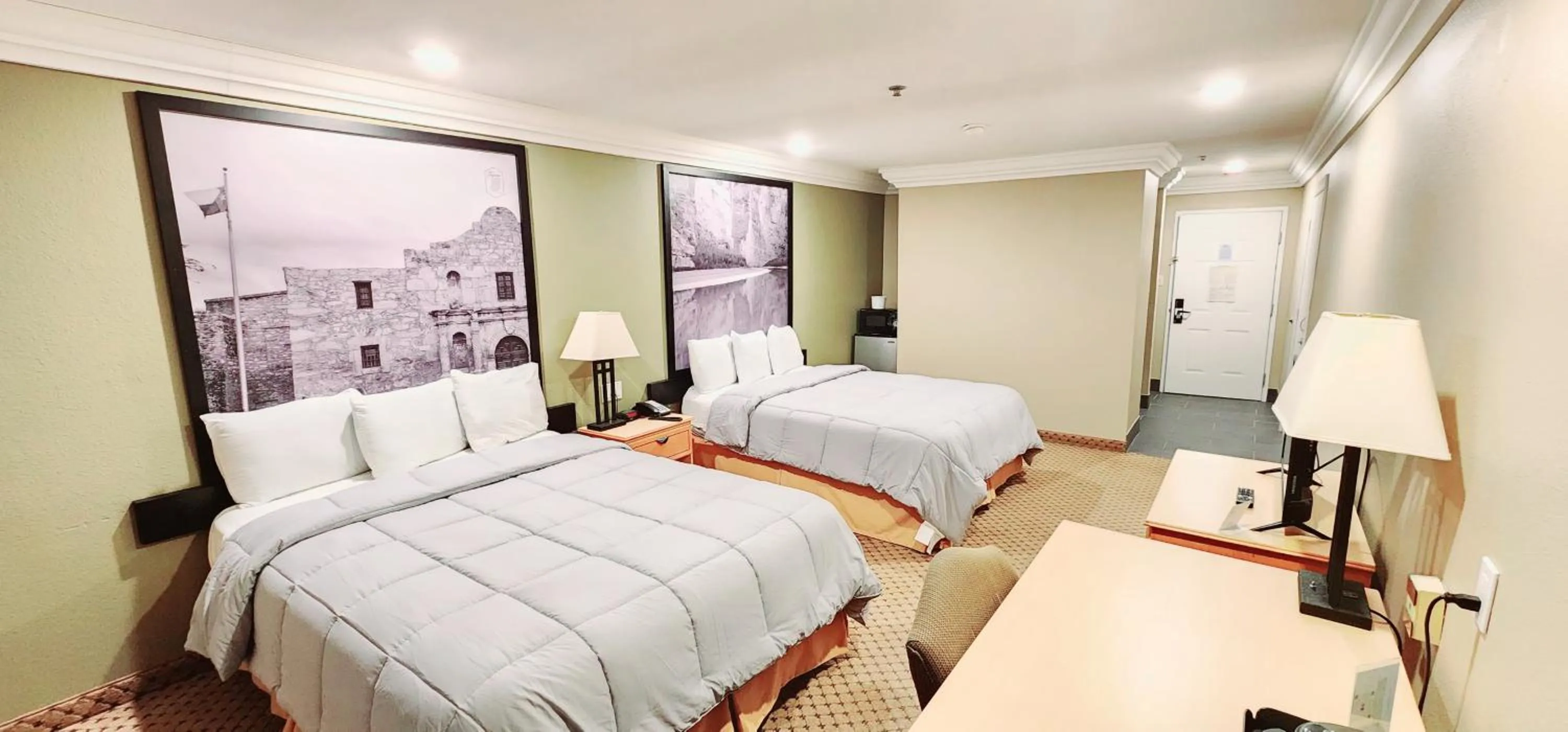 Queen Room with Two Queen Beds - Non-Smoking in Super 8 by Wyndham Temple I-35