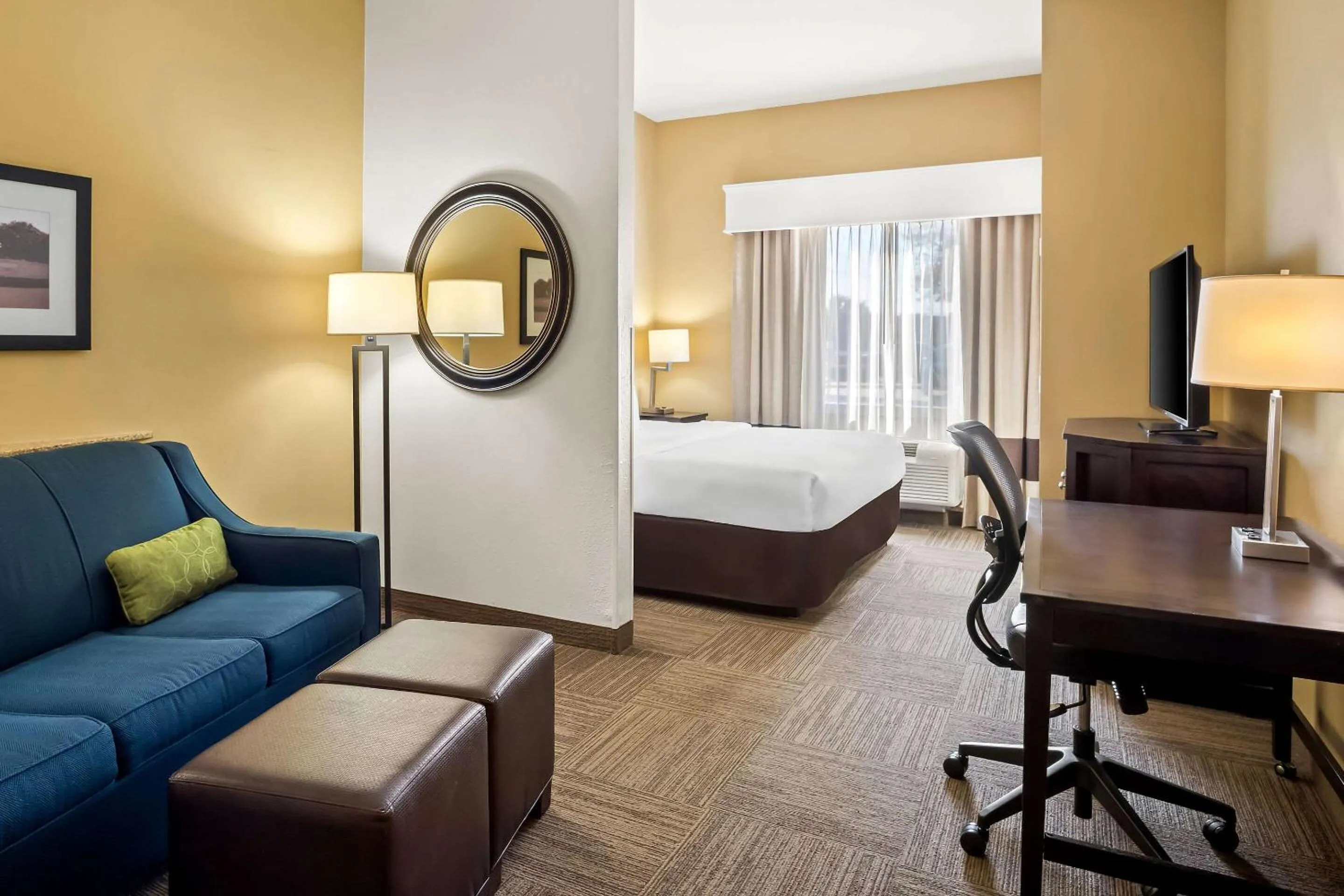 King Suite - Non-Smoking in Comfort Suites Frisco