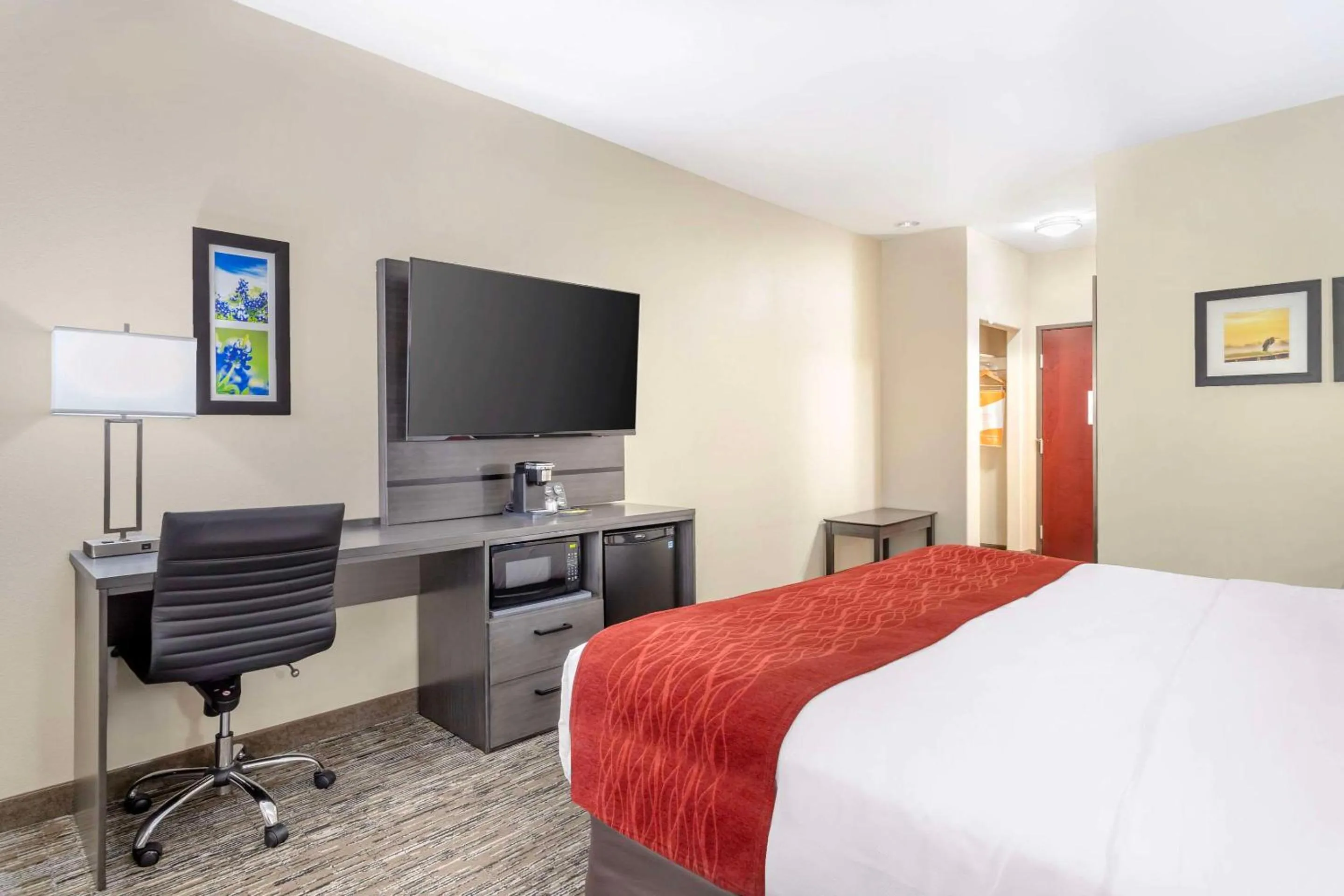 King Suite - Accessible/Non-Smoking in Comfort Inn by Choice Hotels Orange, TX