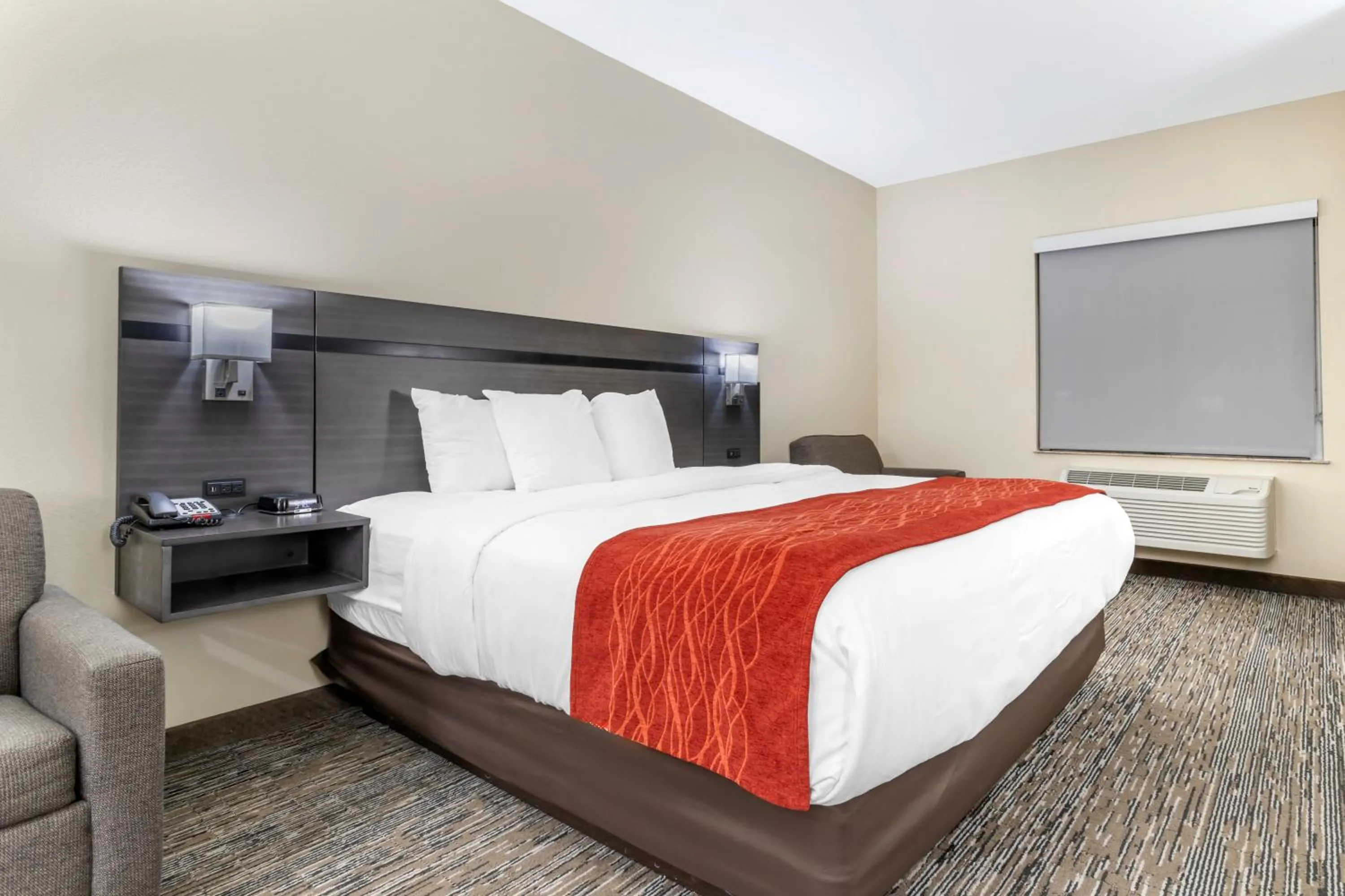 Bed in Comfort Inn Orange I-10