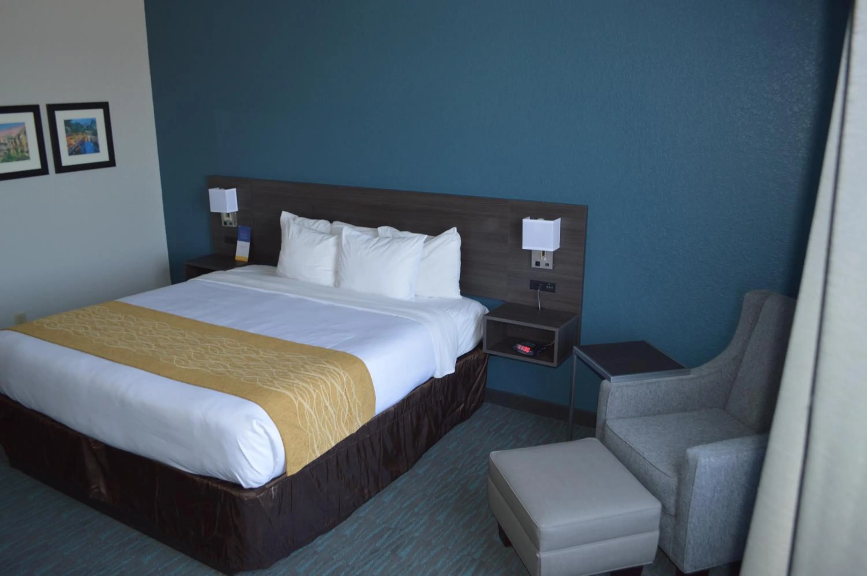 King Room with Hot Tub - Non-Smoking in Comfort Inn & Suites Selma near Randolph AFB
