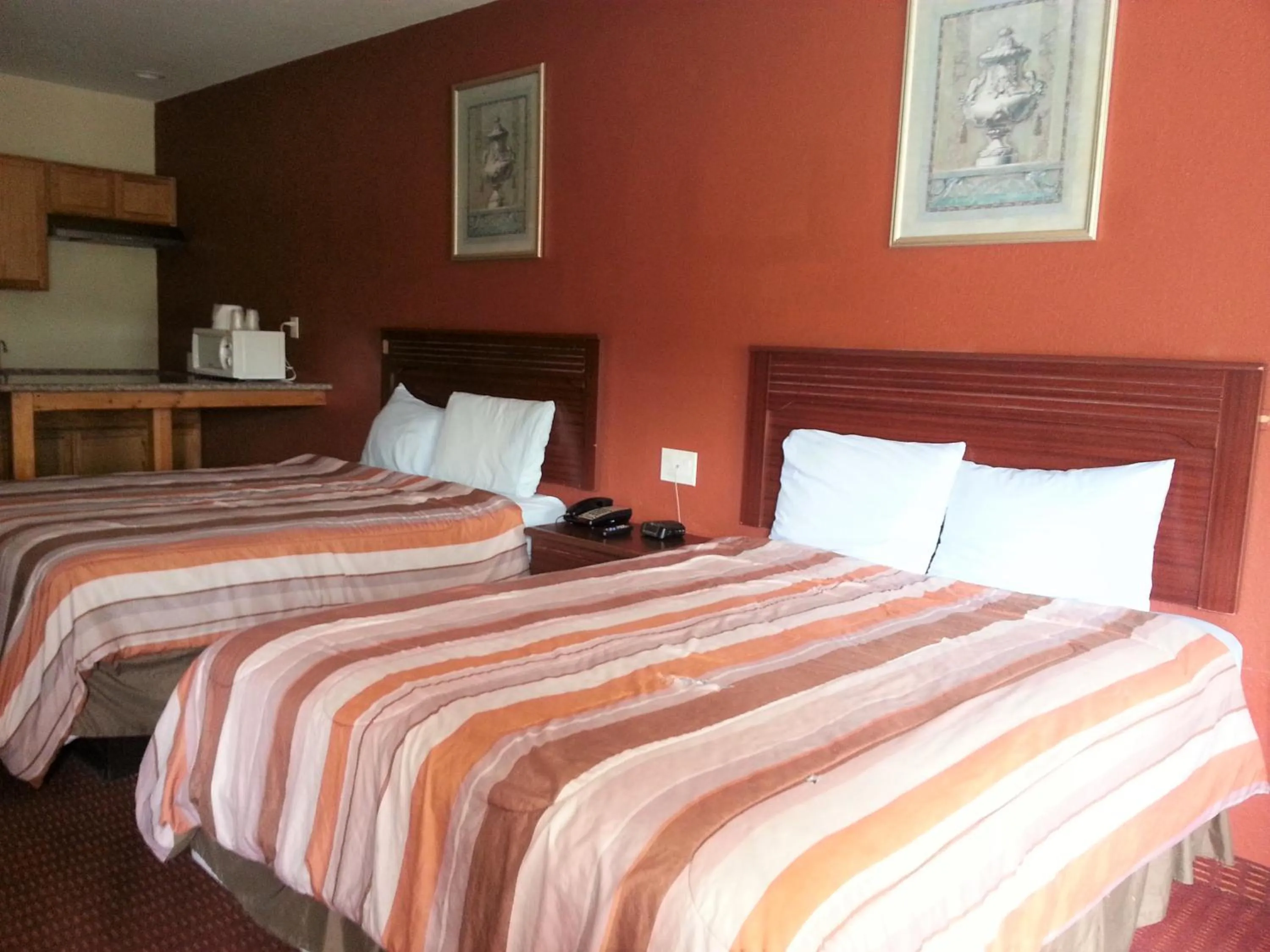 King Suite - Non-Smoking in Scottish Inn & Suites IAH West