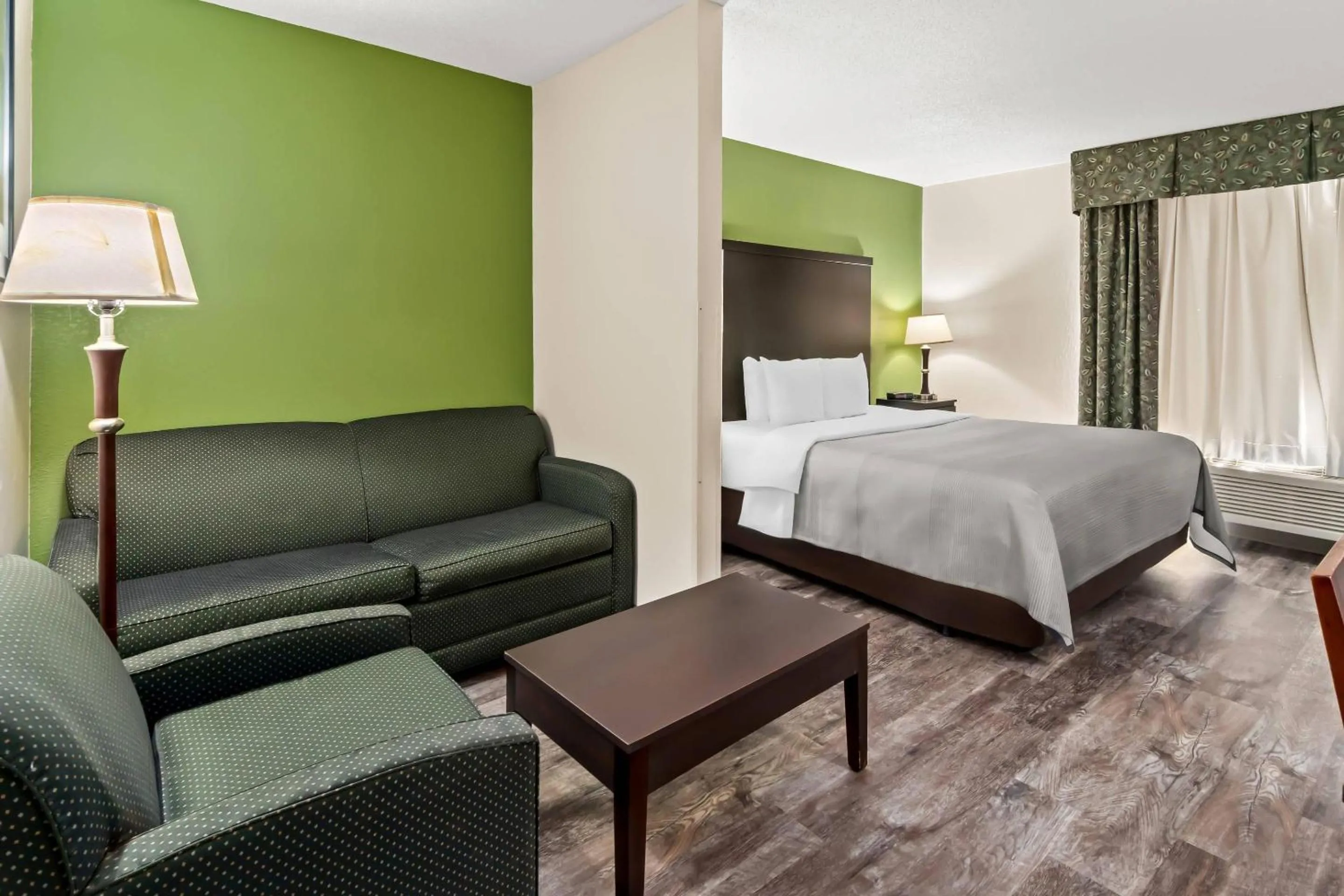 King Suite - Non-Smoking in Quality Inn & Suites - Granbury