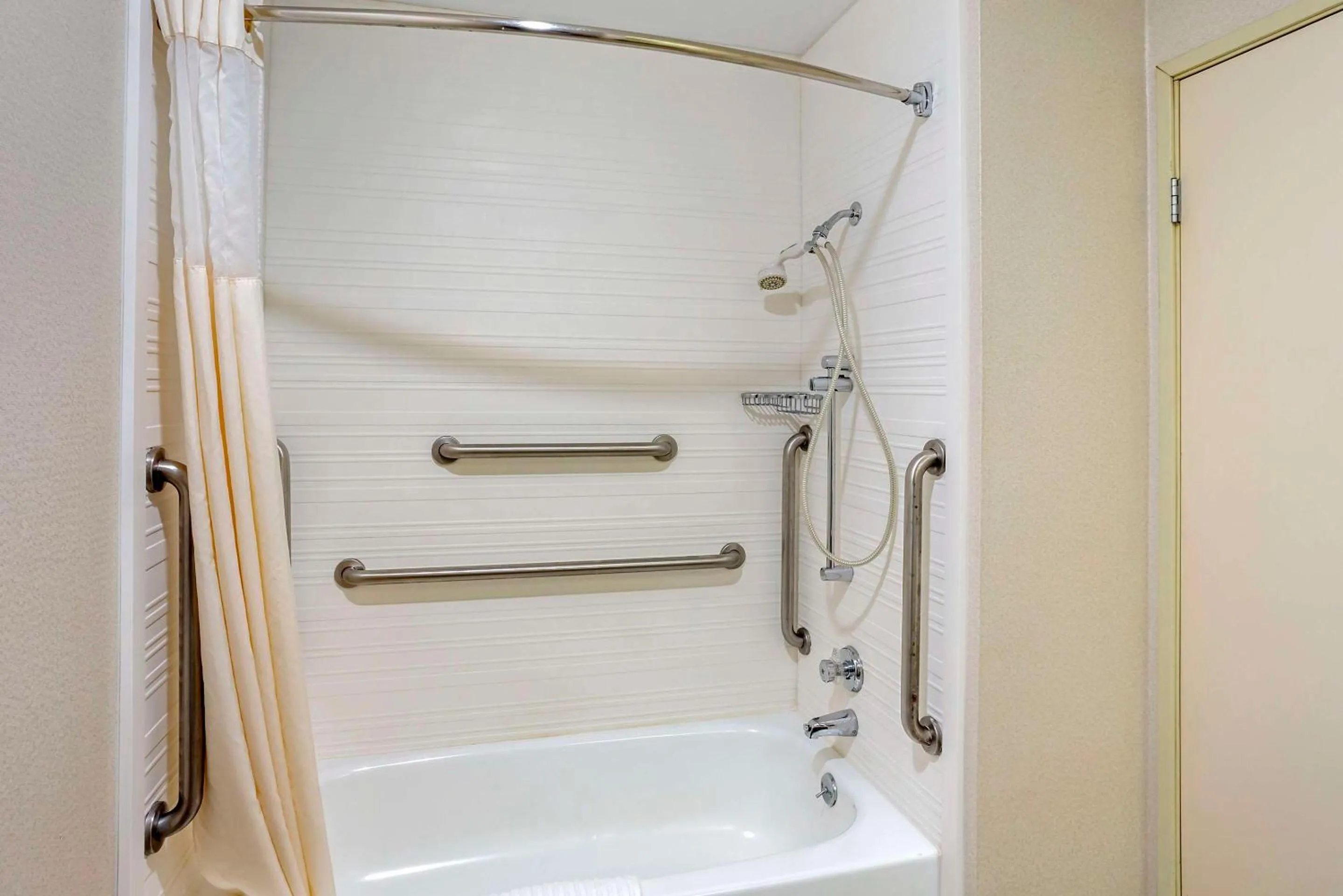 King Suite - Accessible/Non-Smoking in Quality Suites Moab near Arches National Park